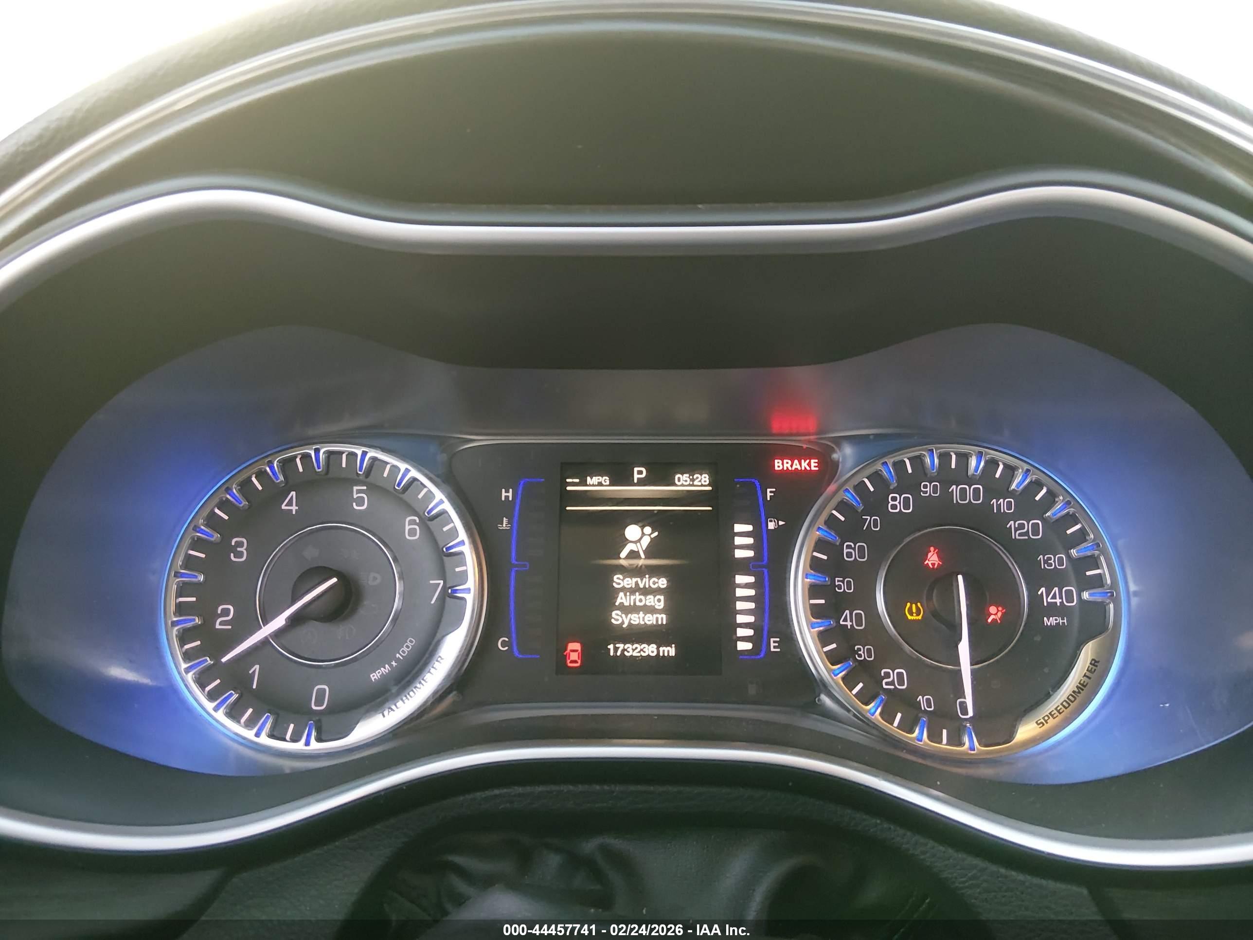 CHRYSLER 200 image 7
