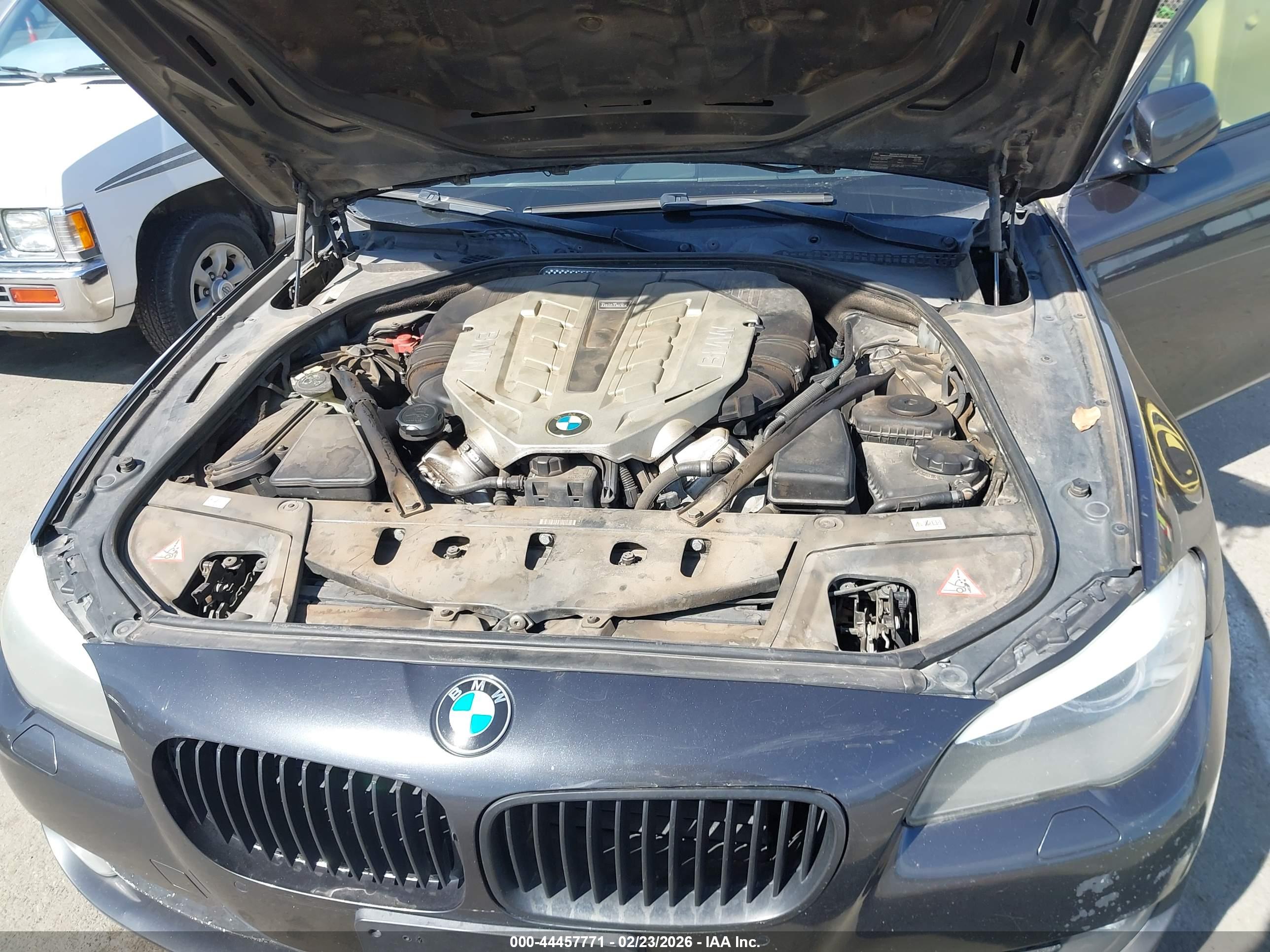 BMW 550I image 10