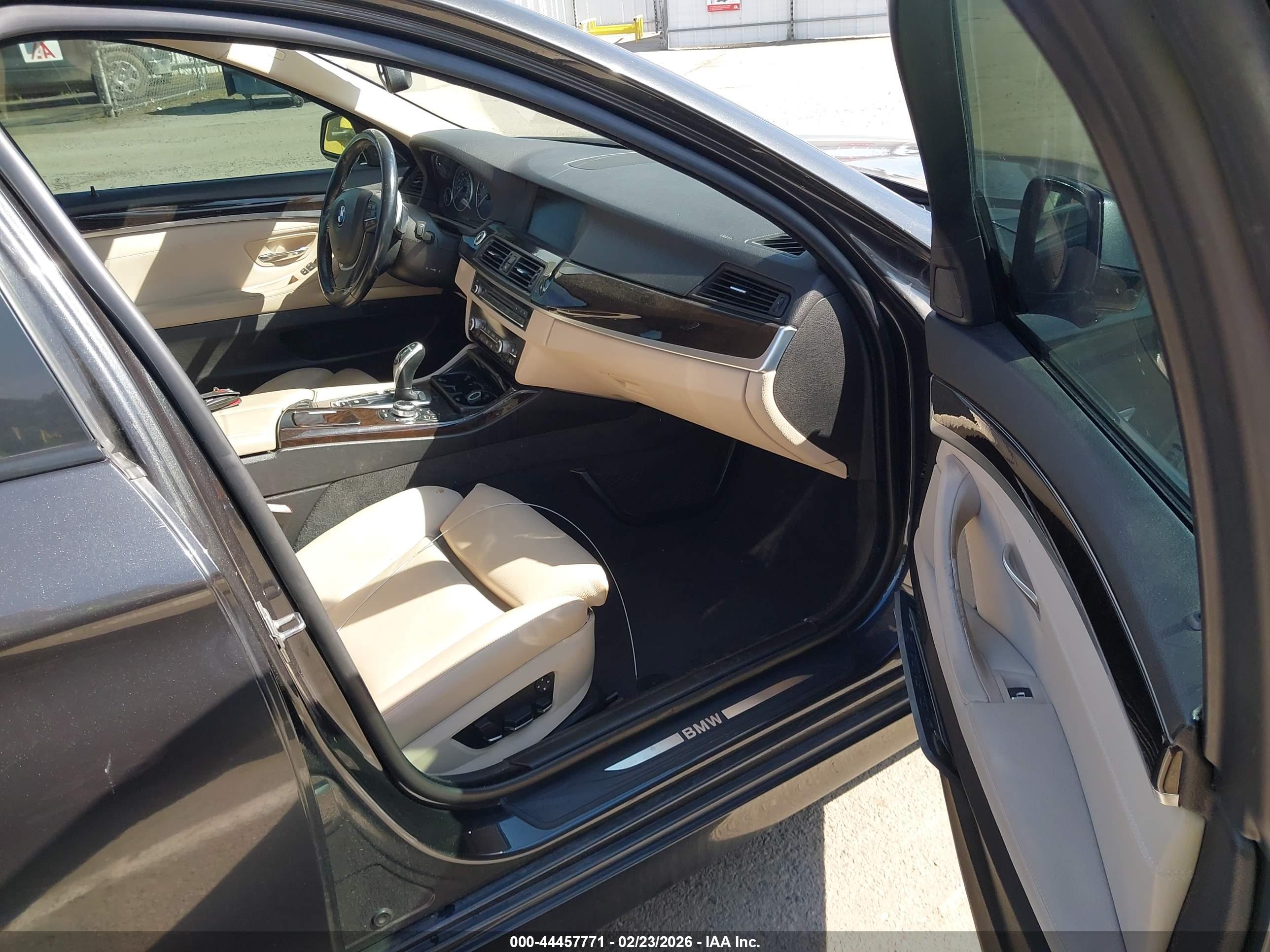 BMW 550I image 5