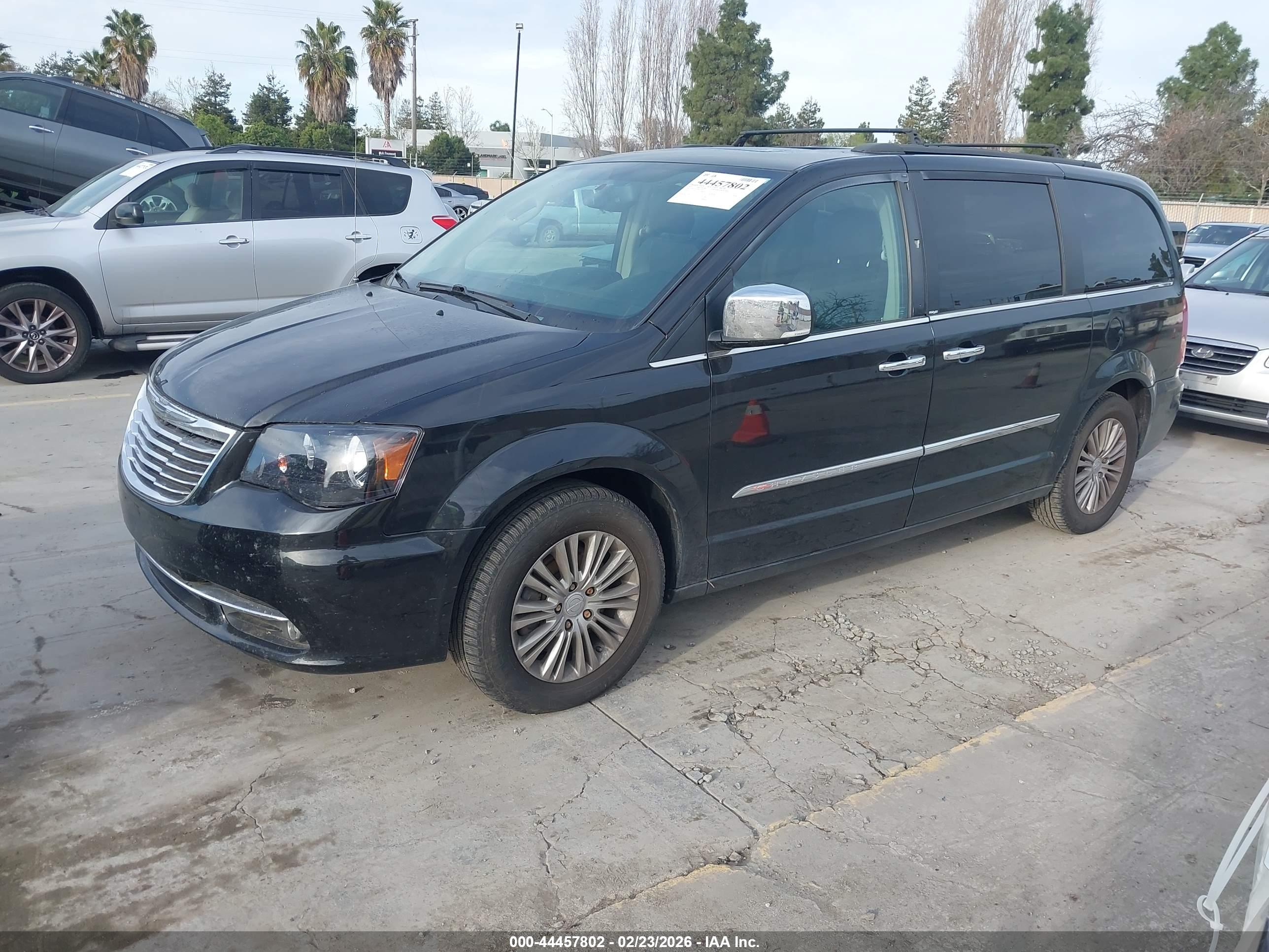 CHRYSLER TOWN image 2