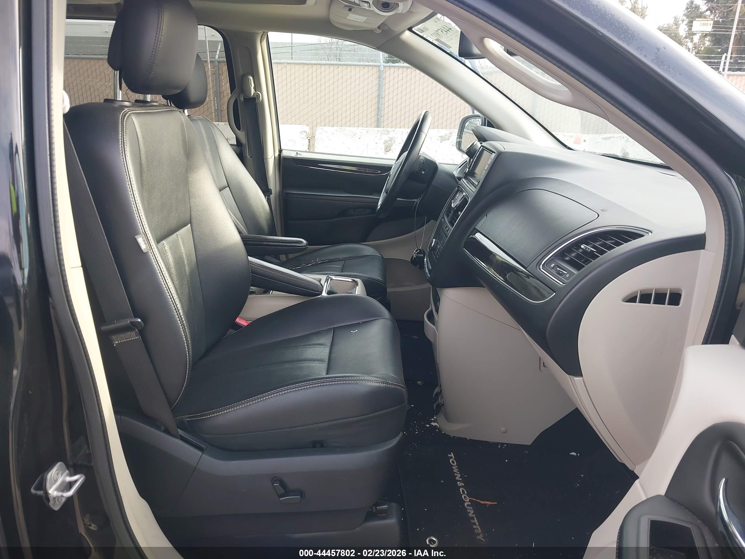CHRYSLER TOWN image 5