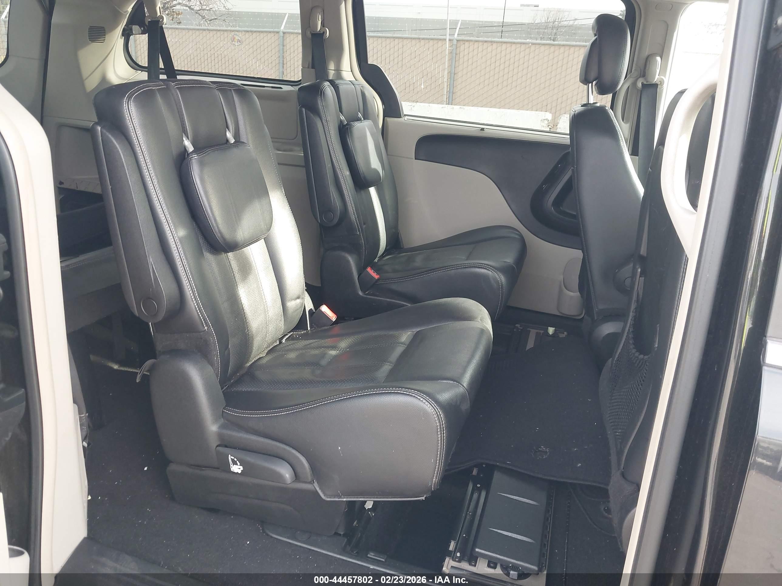 CHRYSLER TOWN image 8