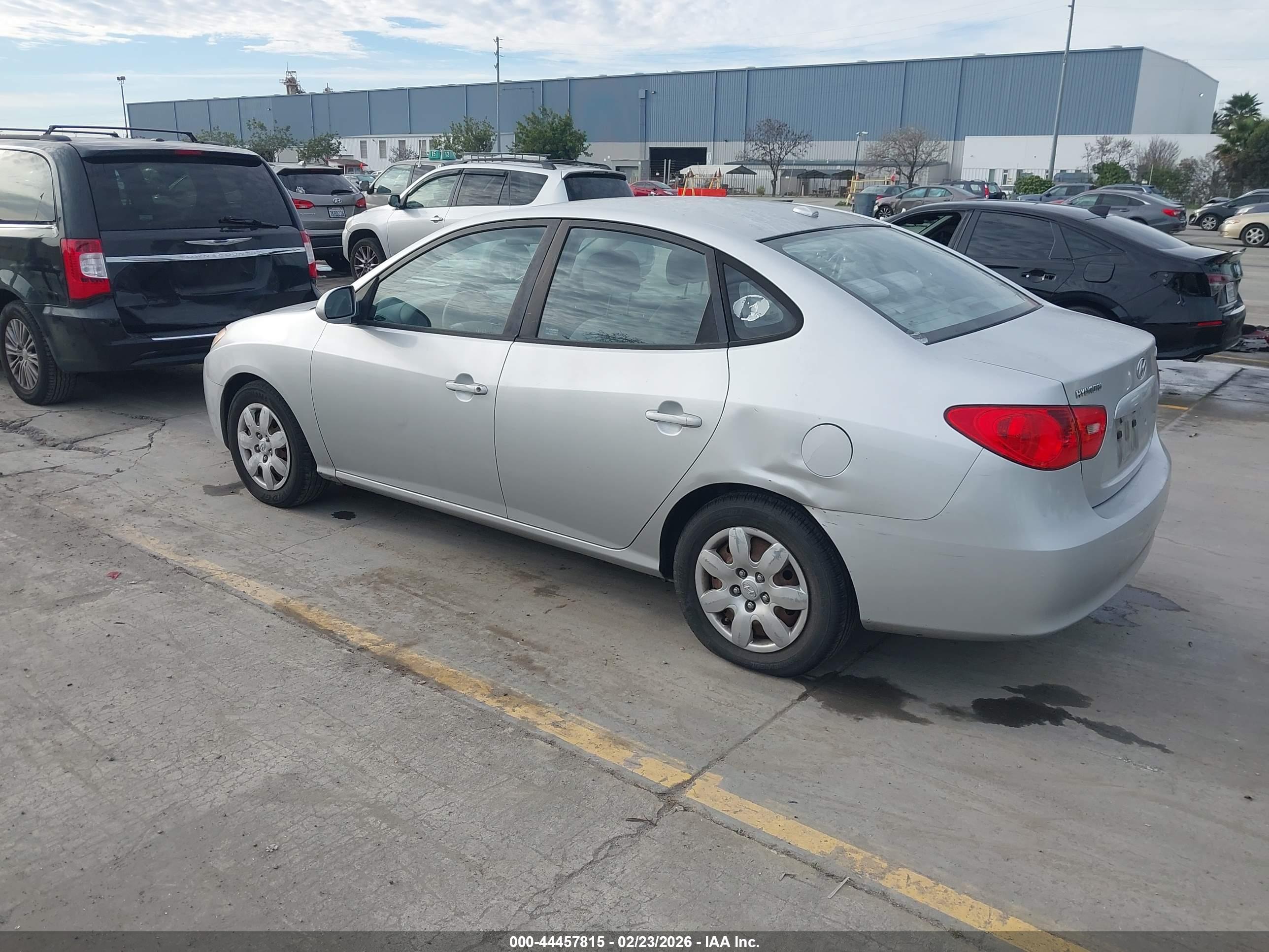 HYUNDAI ELANTRA image 3