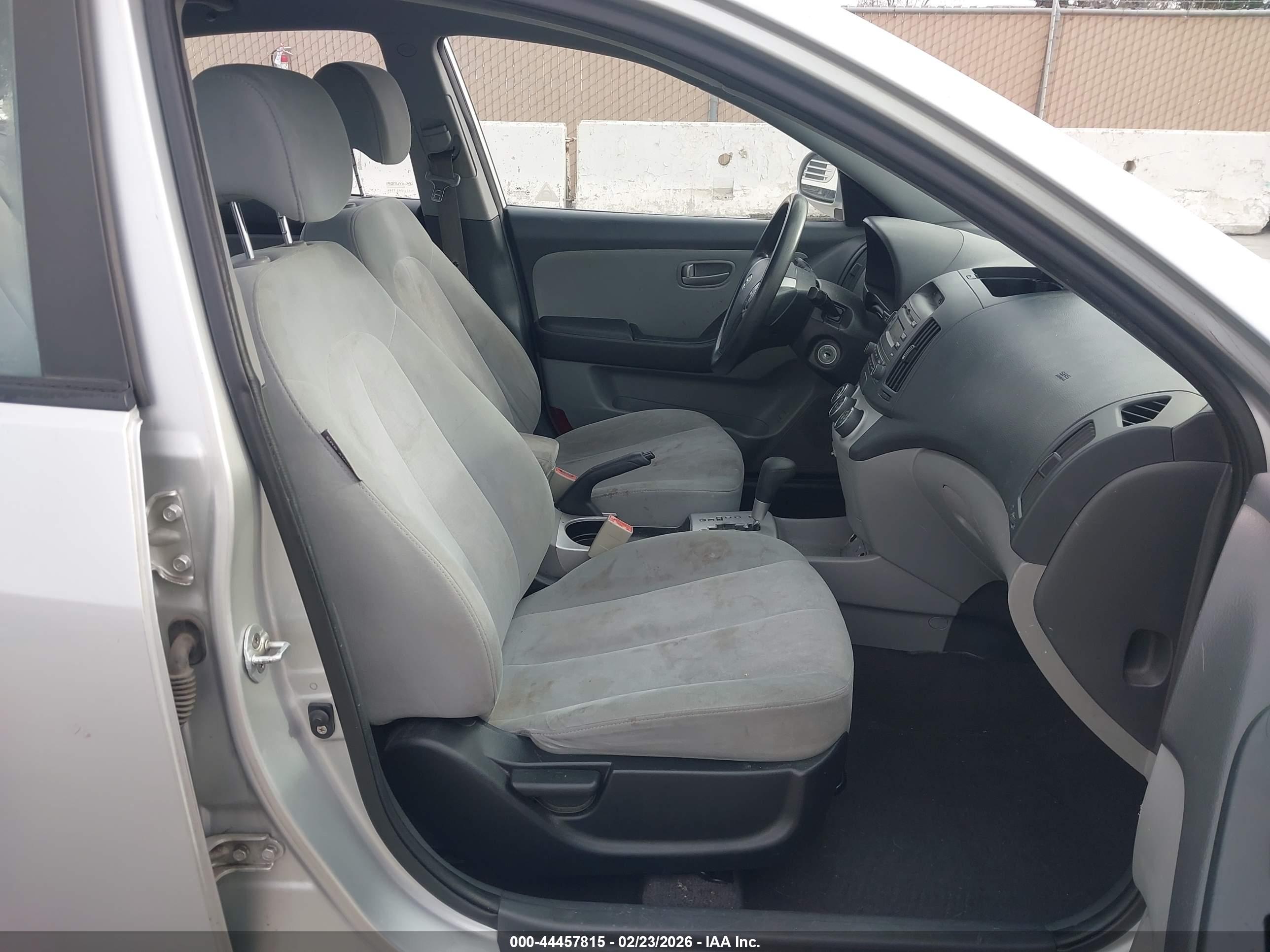 HYUNDAI ELANTRA image 5