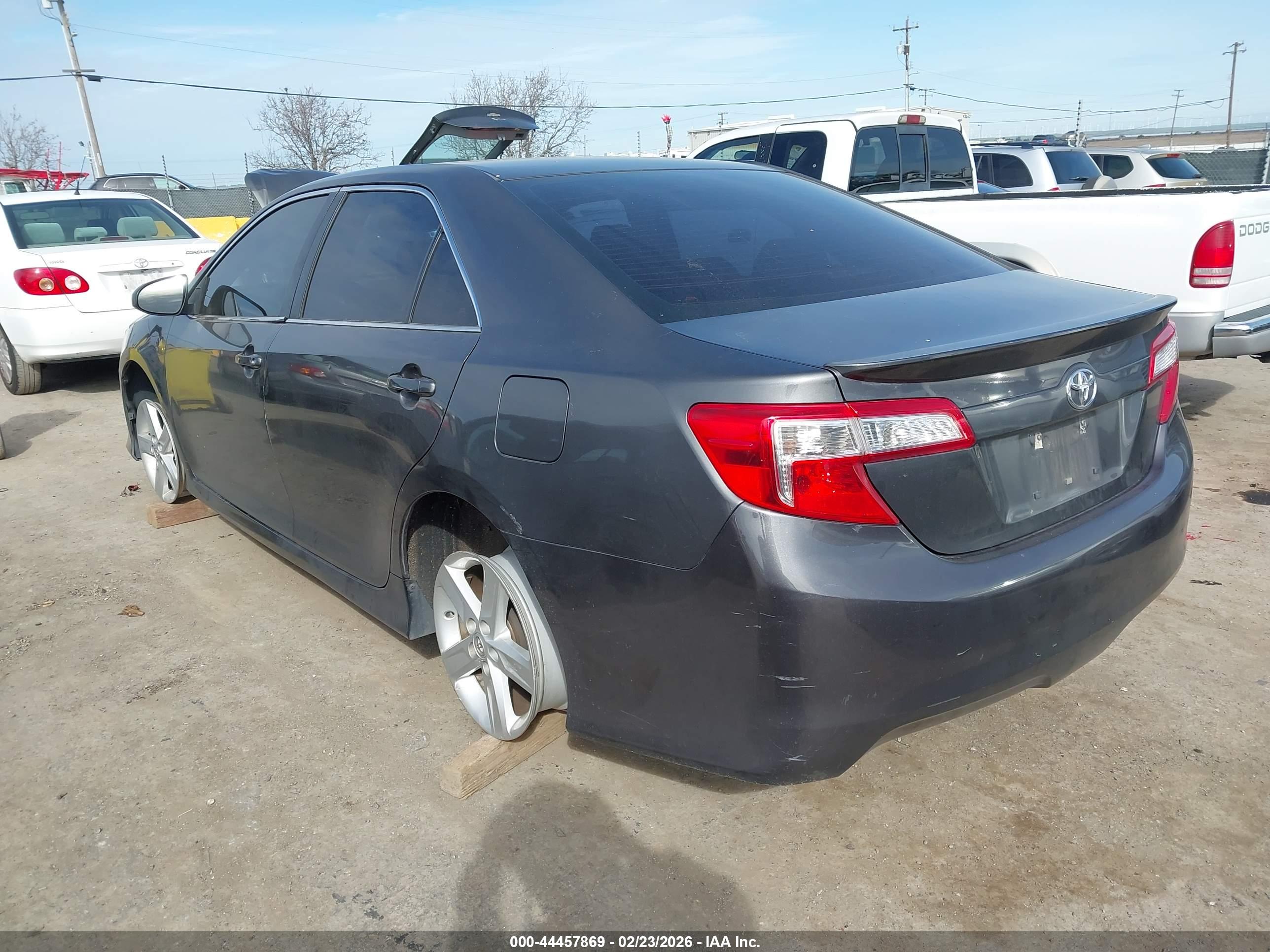 TOYOTA CAMRY image 3