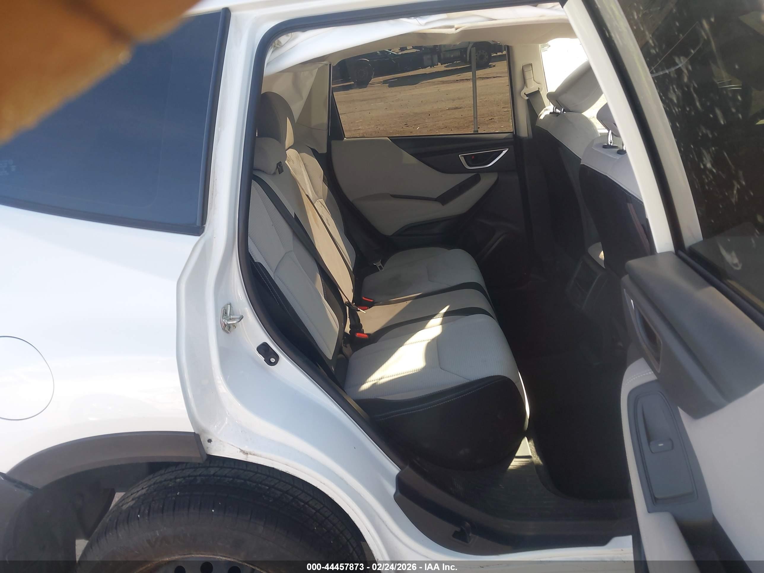 SUBARU FORESTER image 8