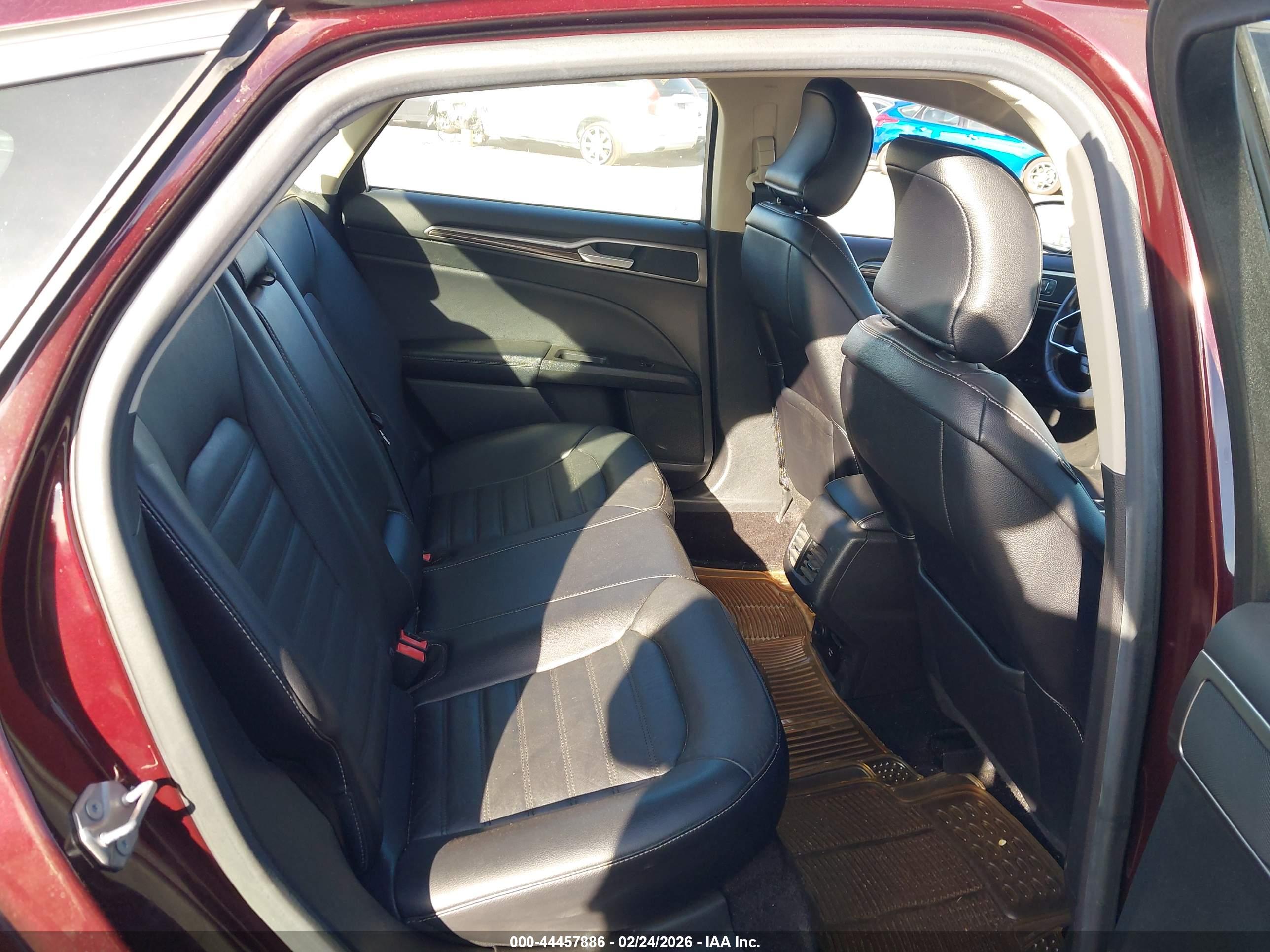 FORD FUSION image 8