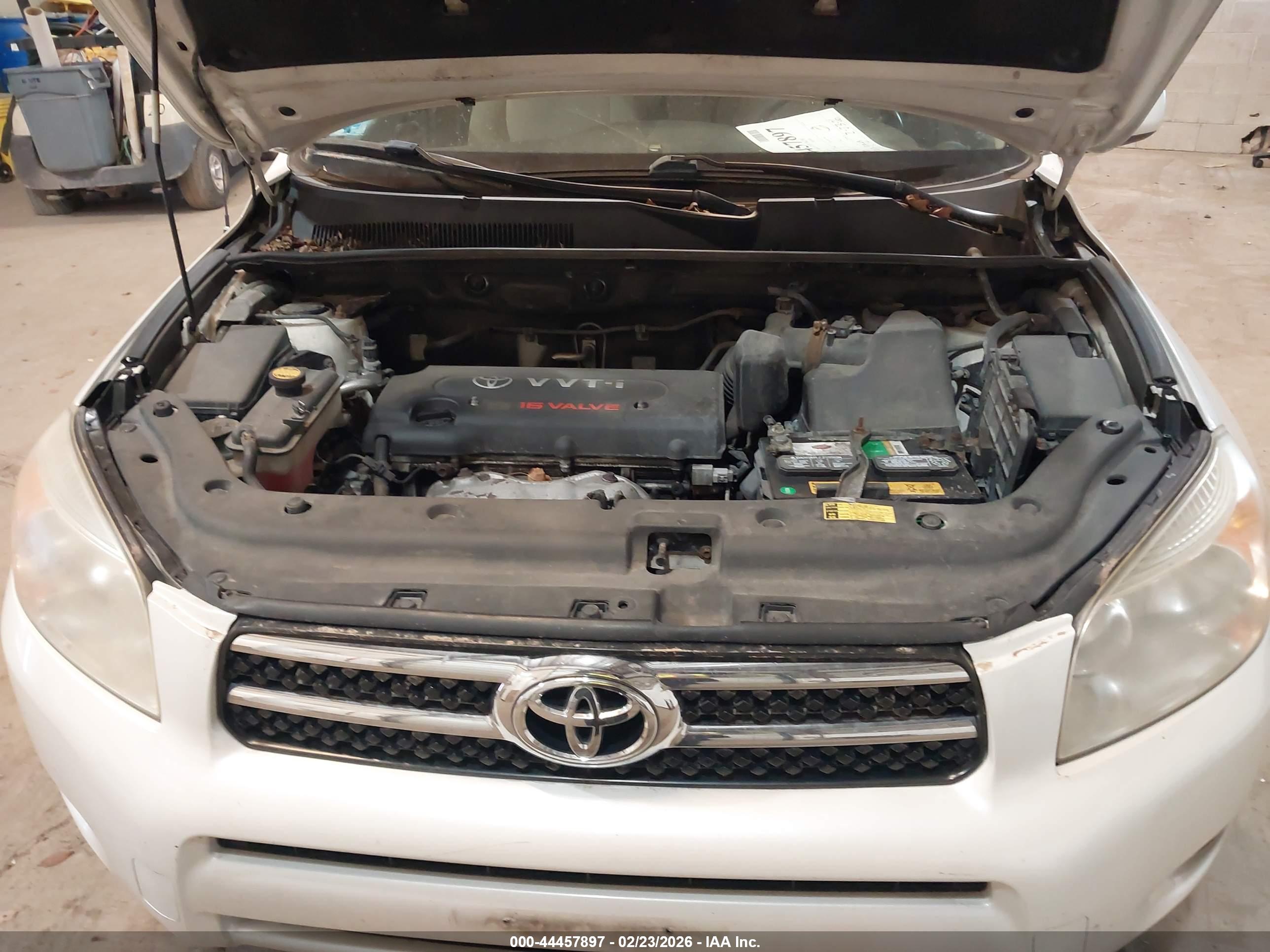 TOYOTA RAV4 image 10