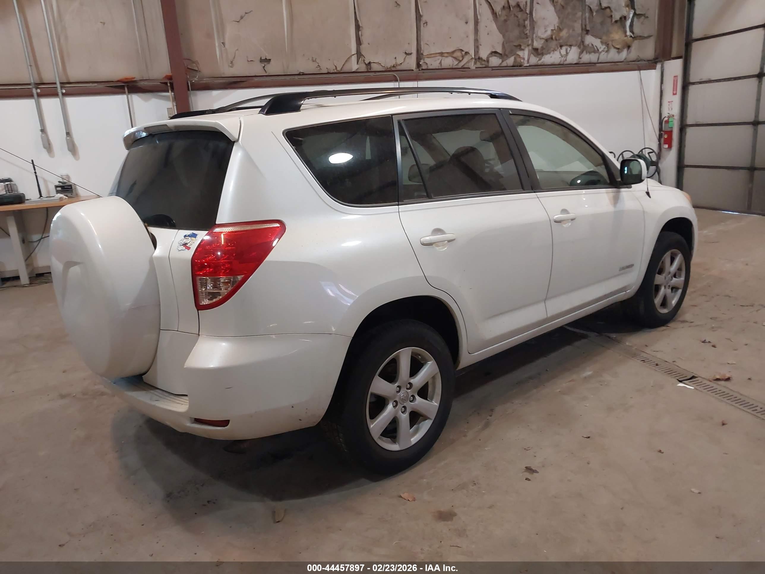 TOYOTA RAV4 image 4