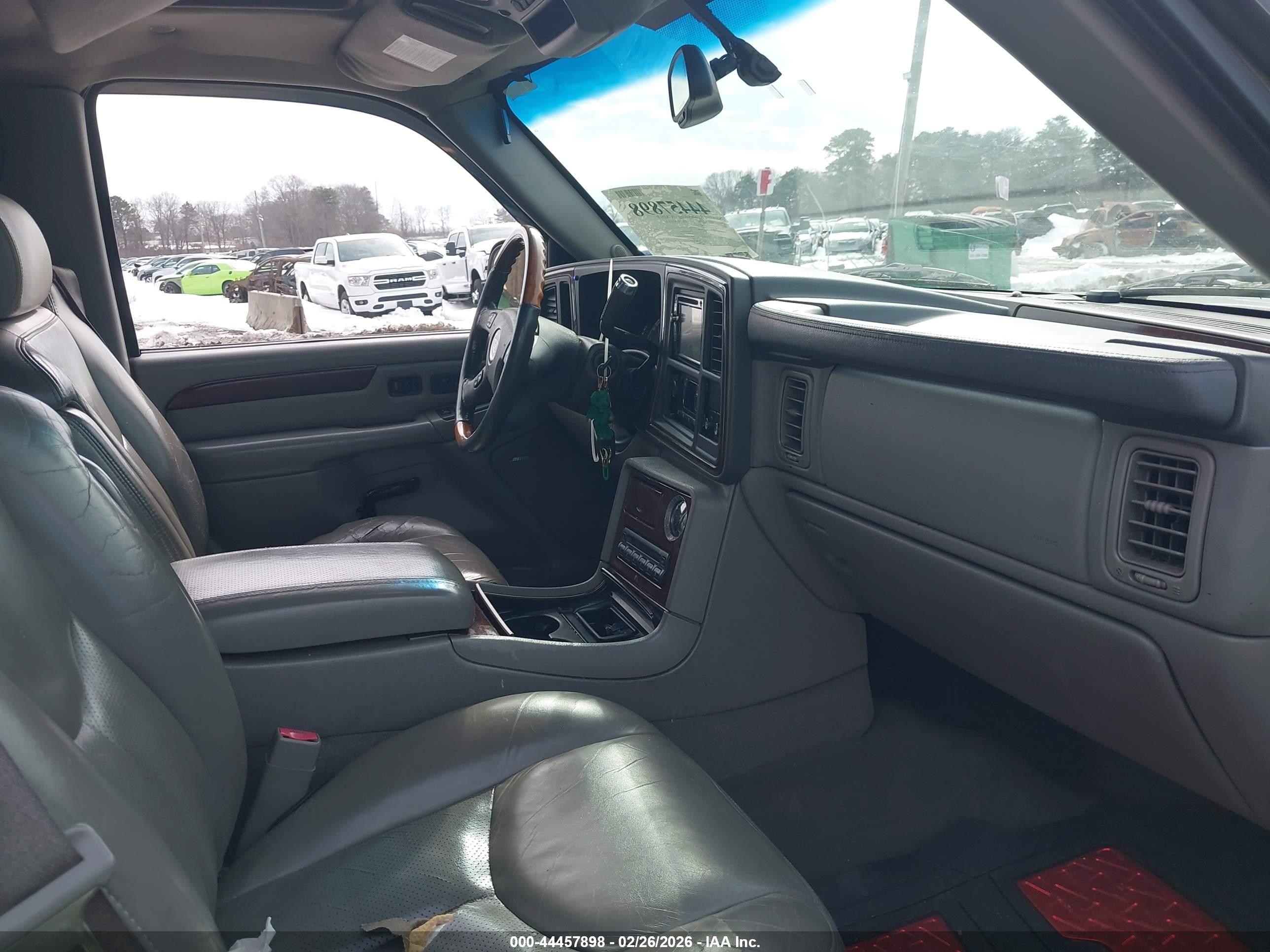 CADILLAC ESCALADE image 5