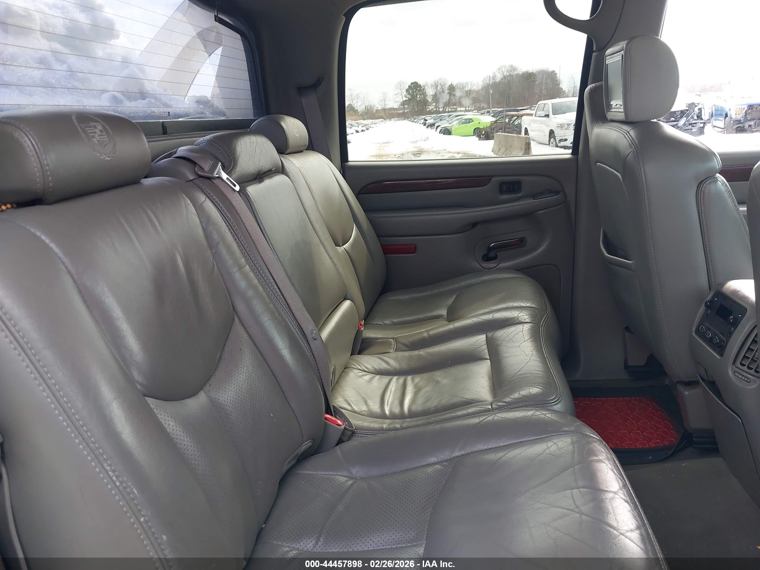CADILLAC ESCALADE image 8
