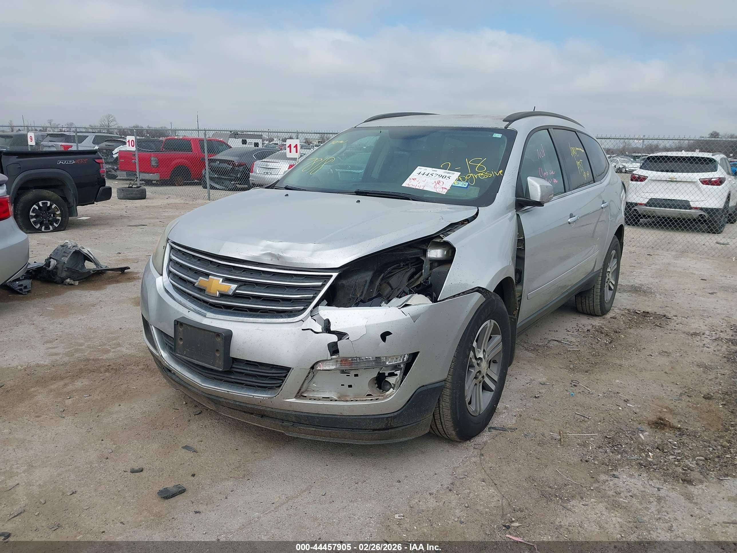 CHEVROLET TRAVERSE image 2