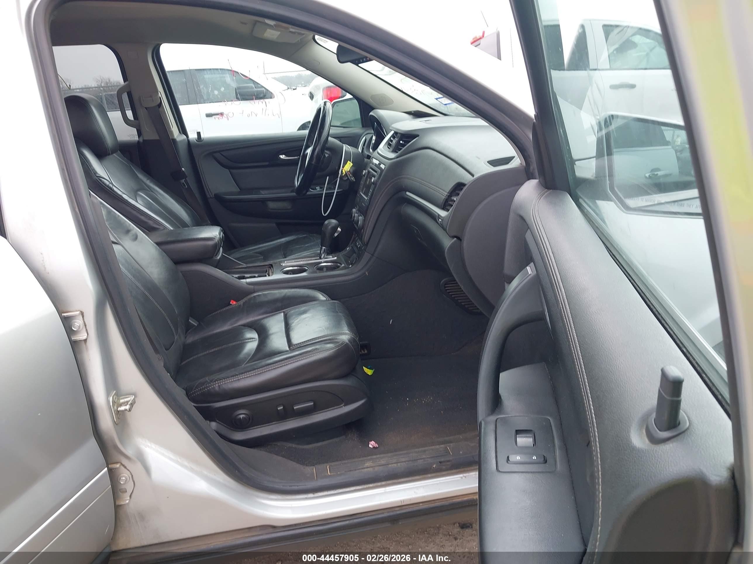 CHEVROLET TRAVERSE image 5