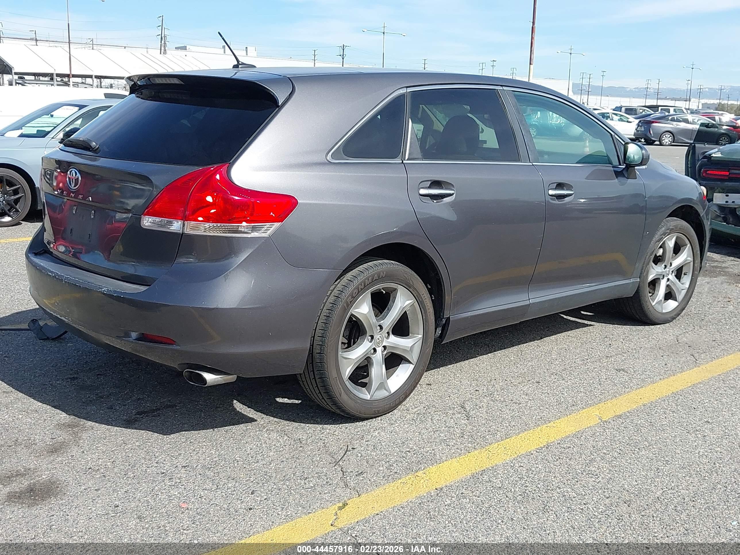 TOYOTA VENZA image 4