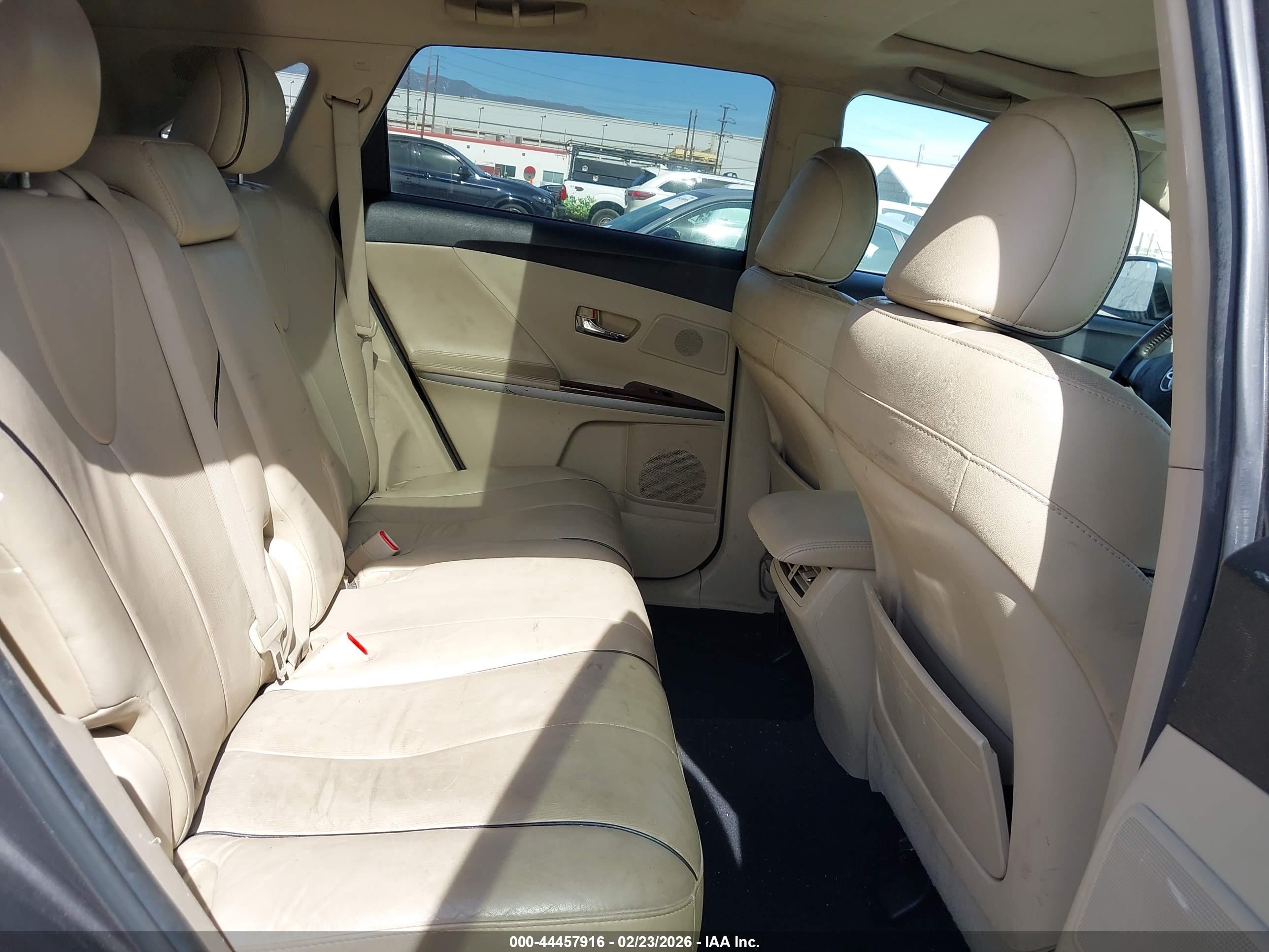 TOYOTA VENZA image 8