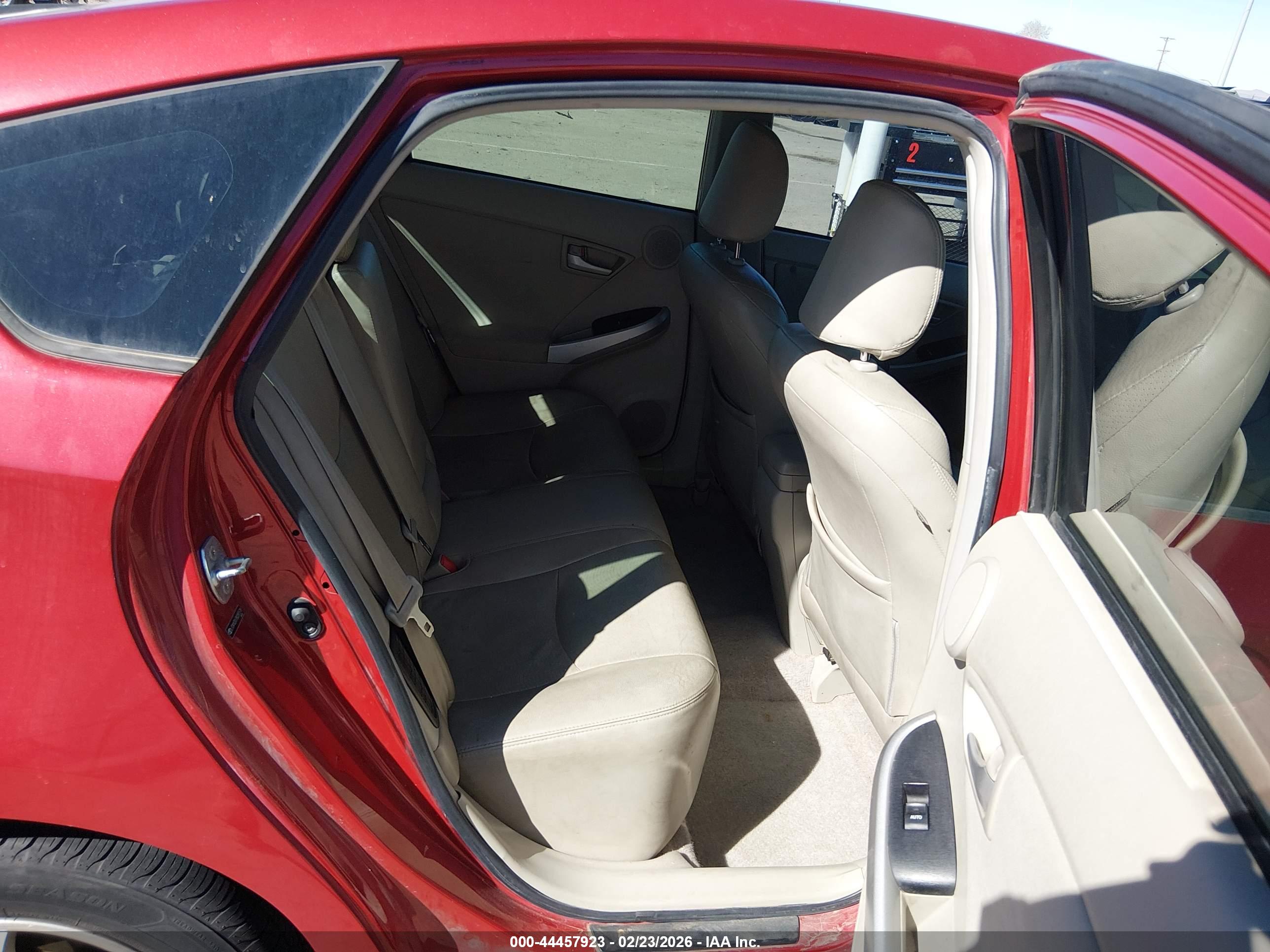TOYOTA PRIUS image 8