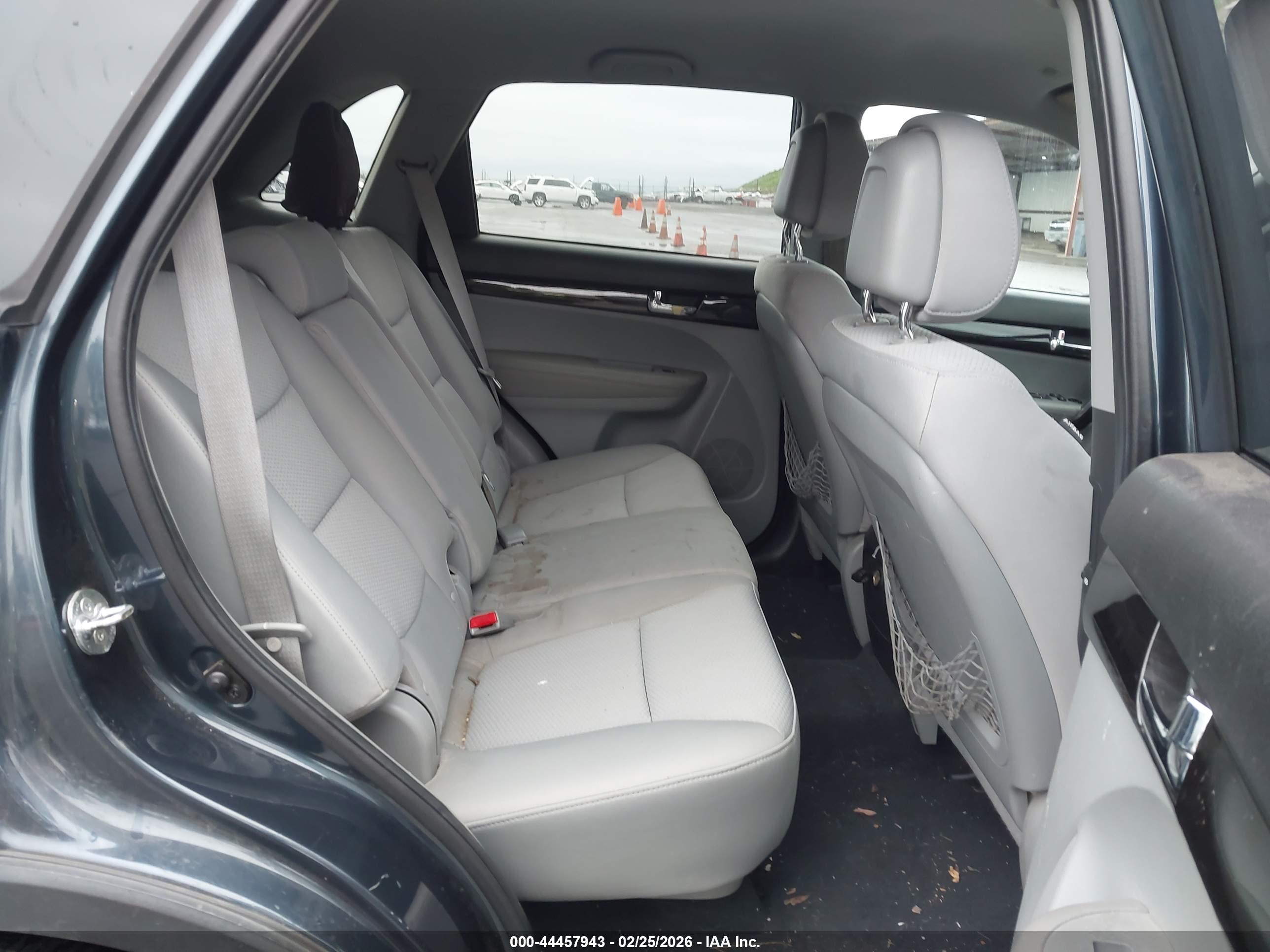 KIA SORENTO image 8