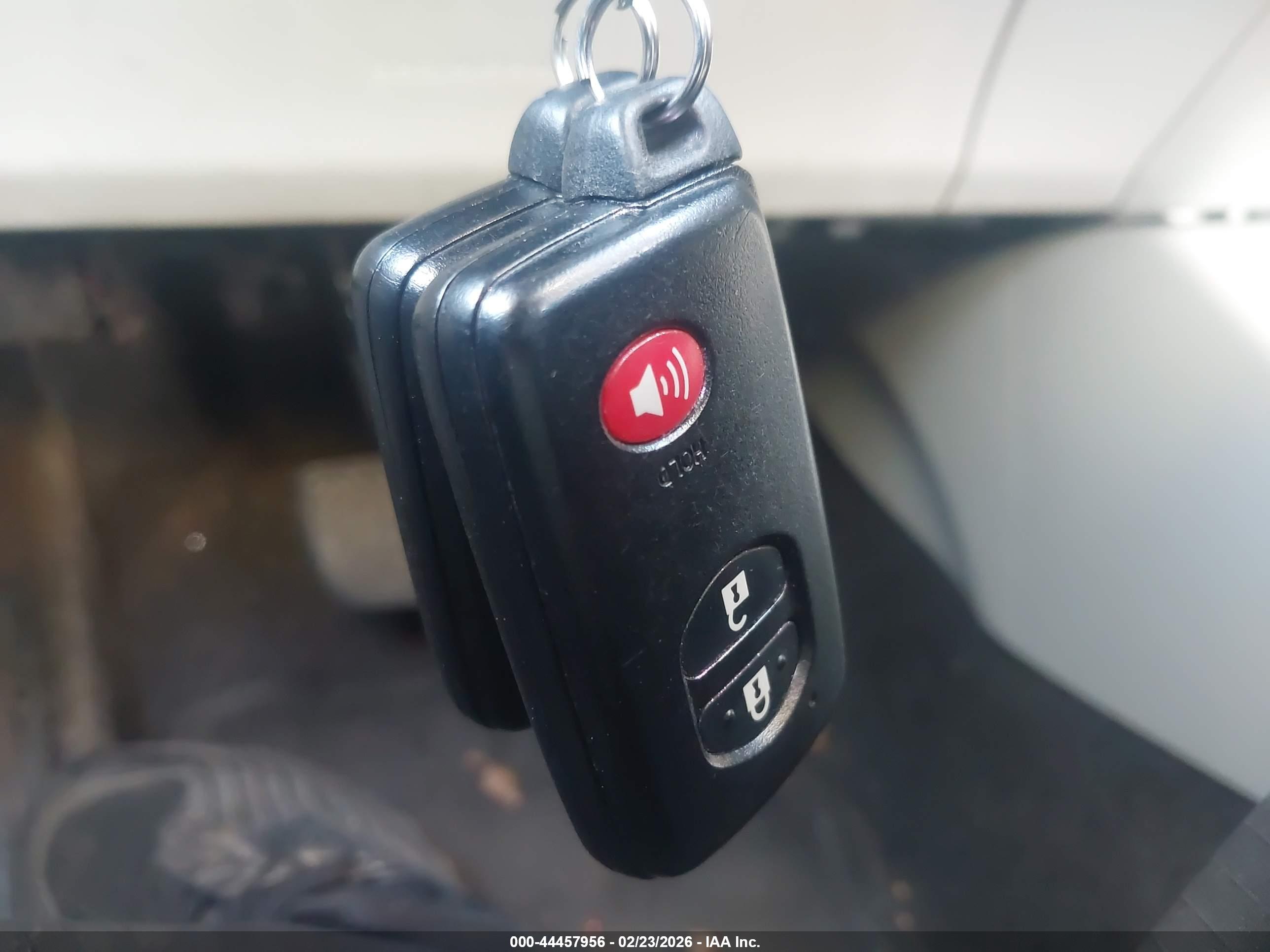 TOYOTA PRIUS image 11