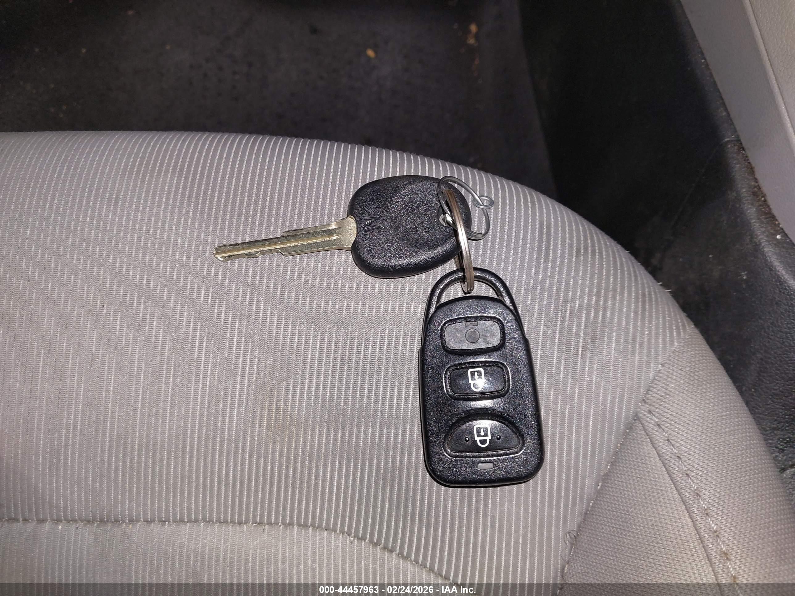 HYUNDAI ELANTRA image 11