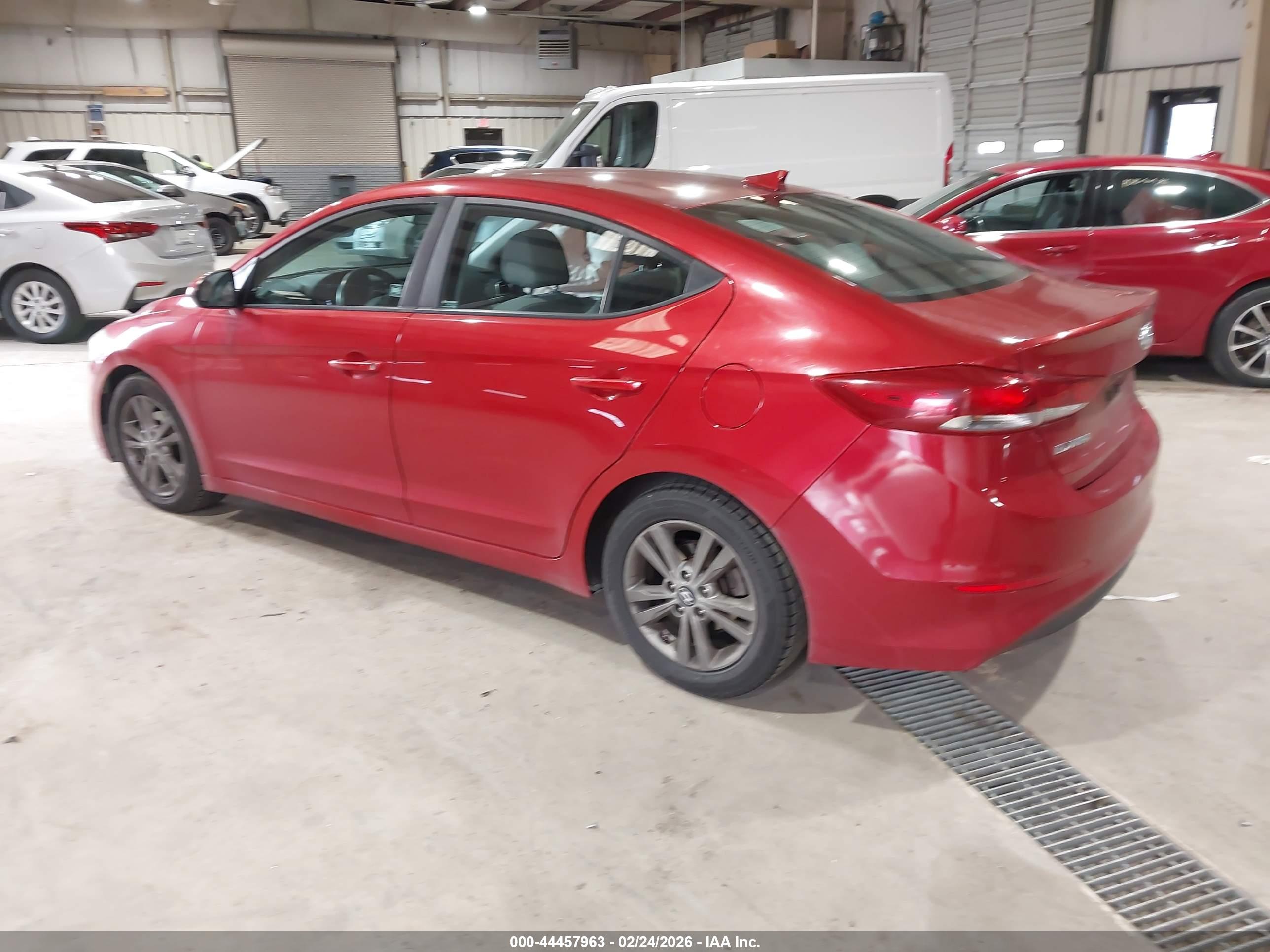 HYUNDAI ELANTRA image 3