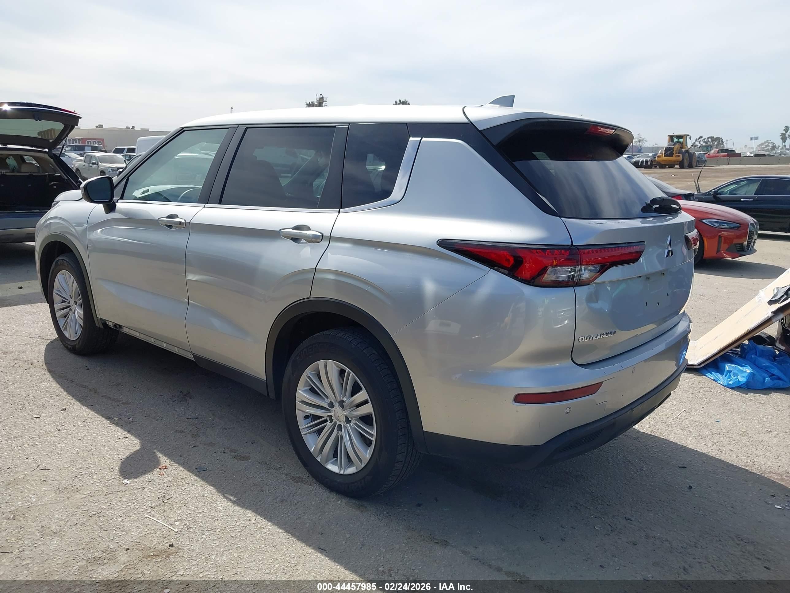 MITSUBISHI OUTLANDER image 3