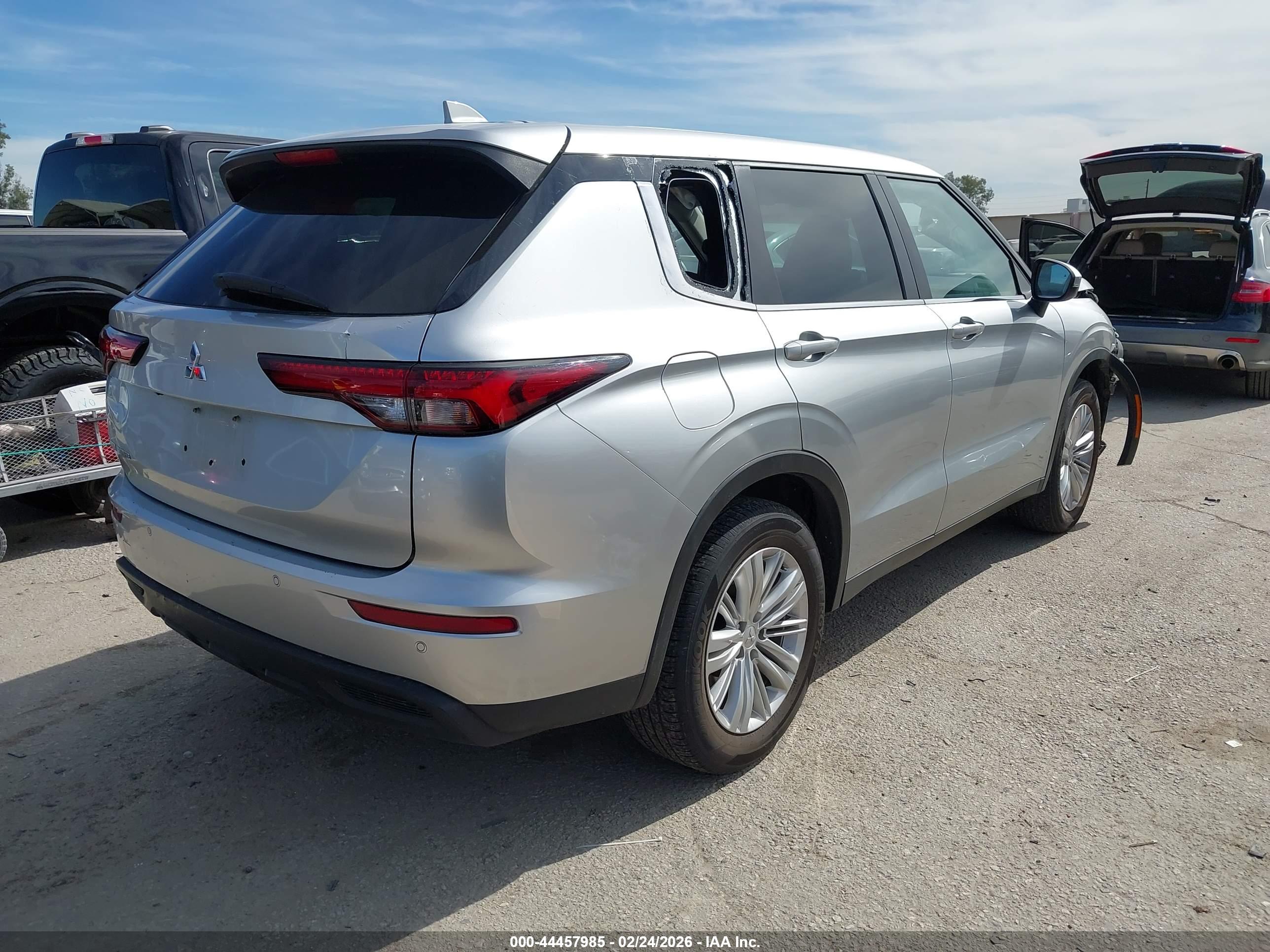 MITSUBISHI OUTLANDER image 4