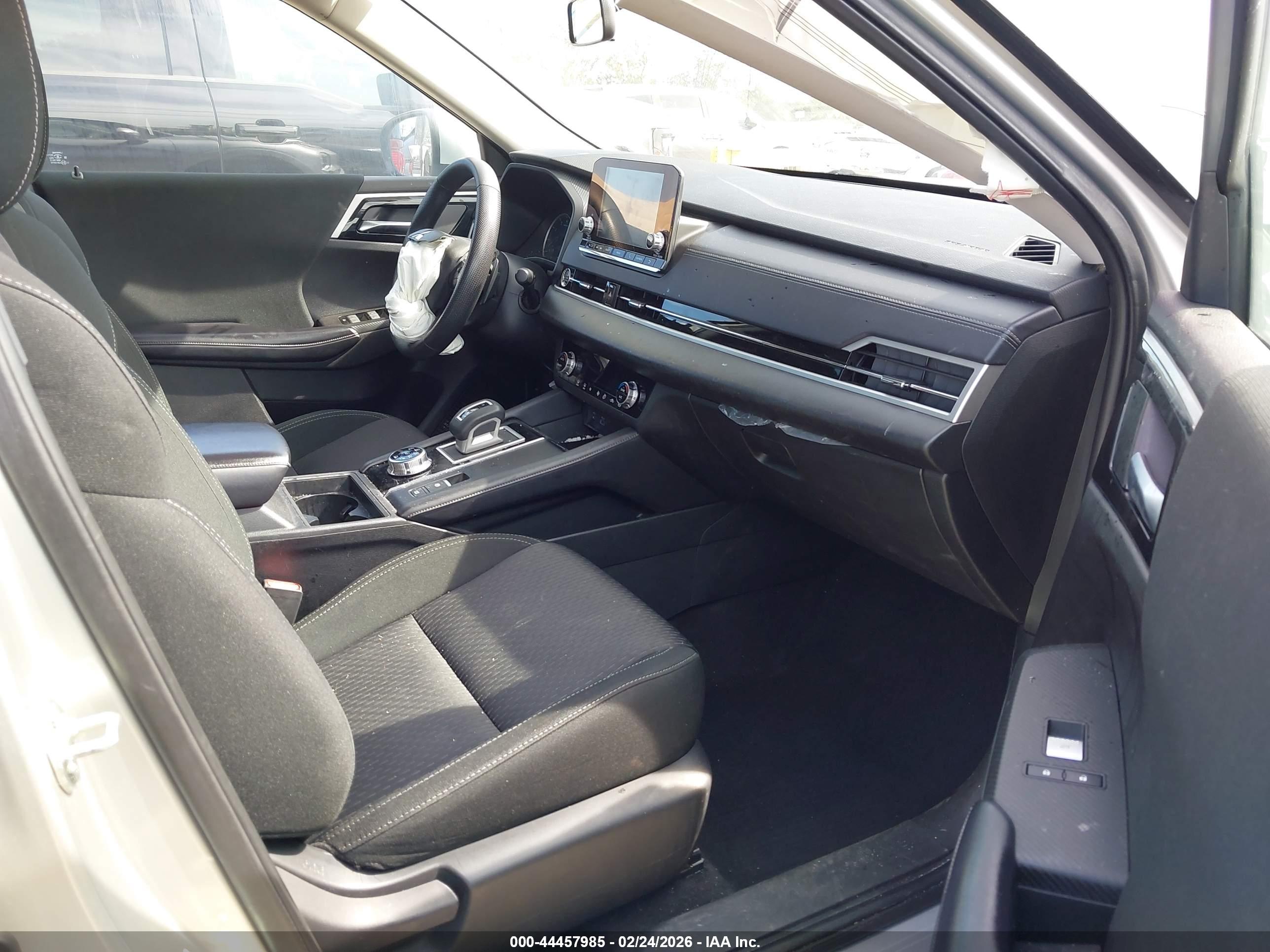 MITSUBISHI OUTLANDER image 5