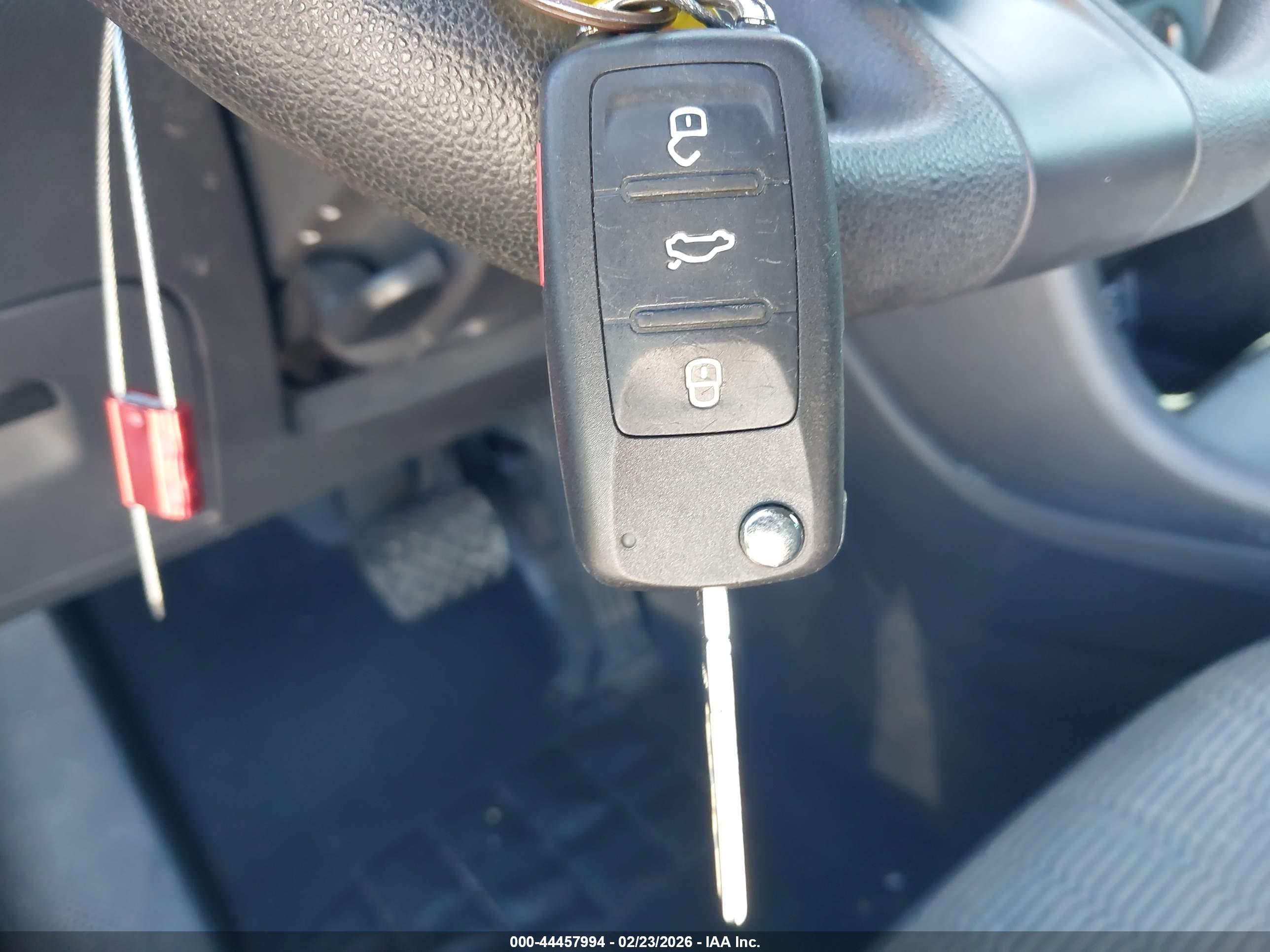 VOLKSWAGEN BEETLE image 11