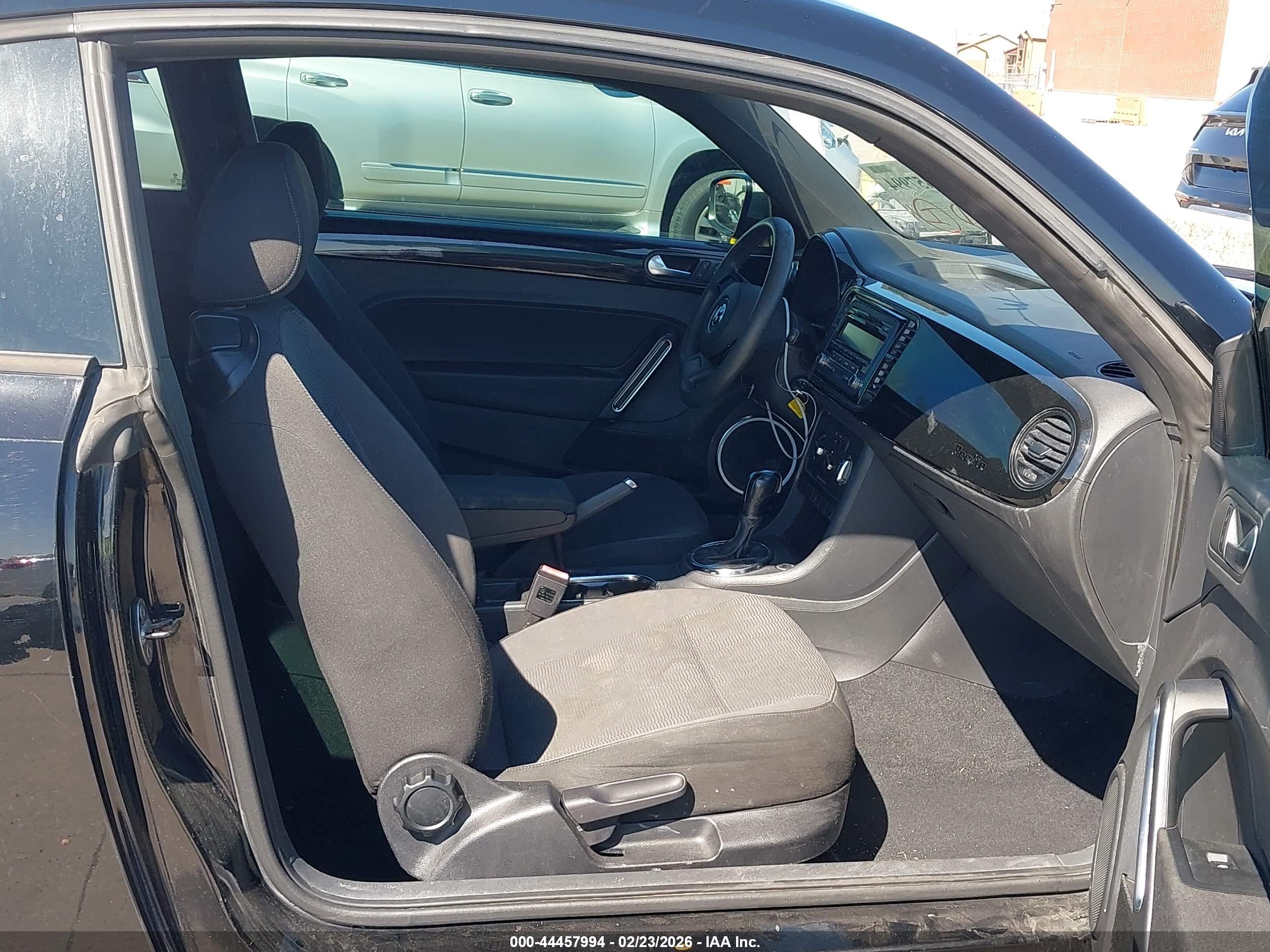 VOLKSWAGEN BEETLE image 5