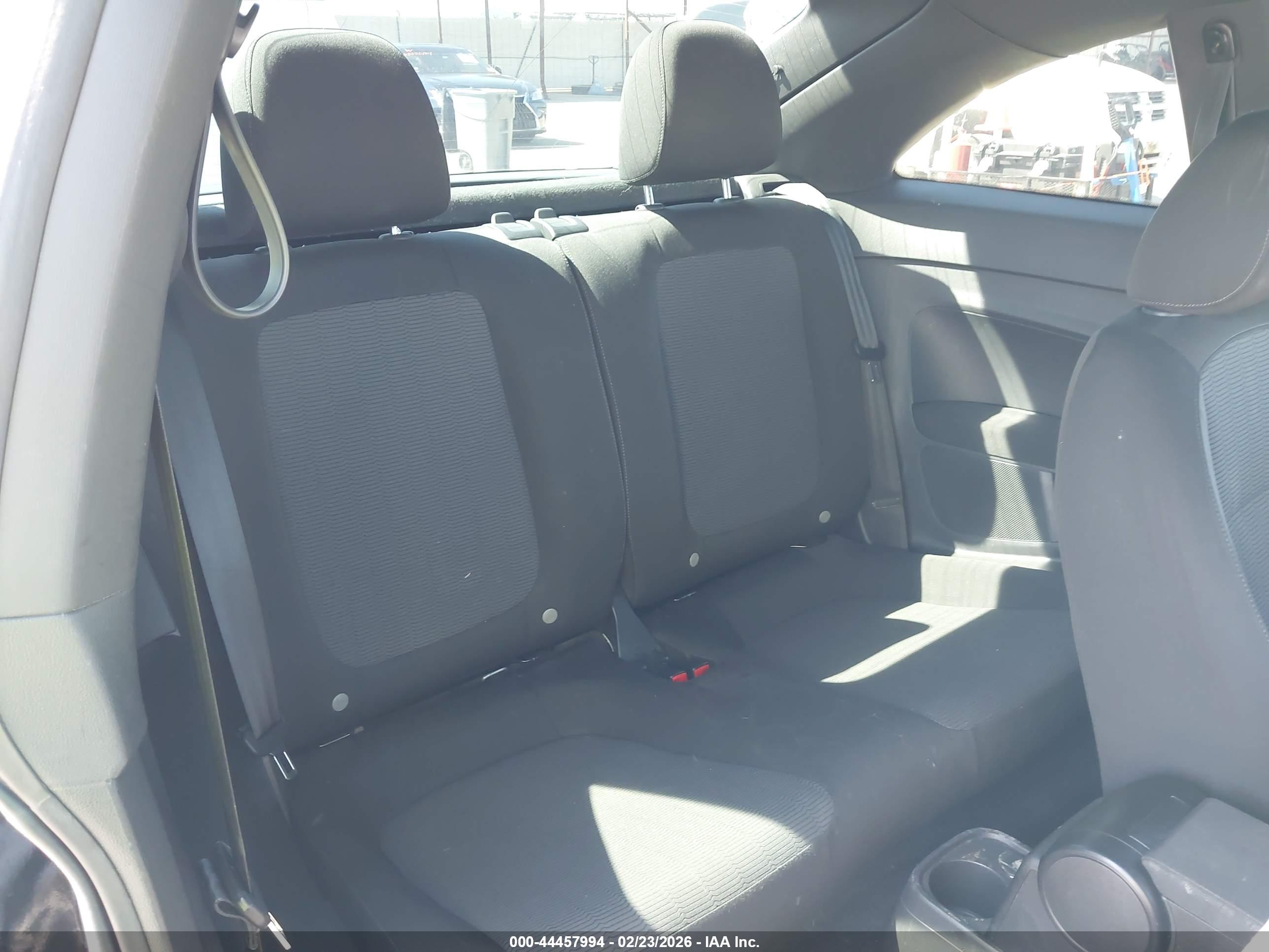 VOLKSWAGEN BEETLE image 8