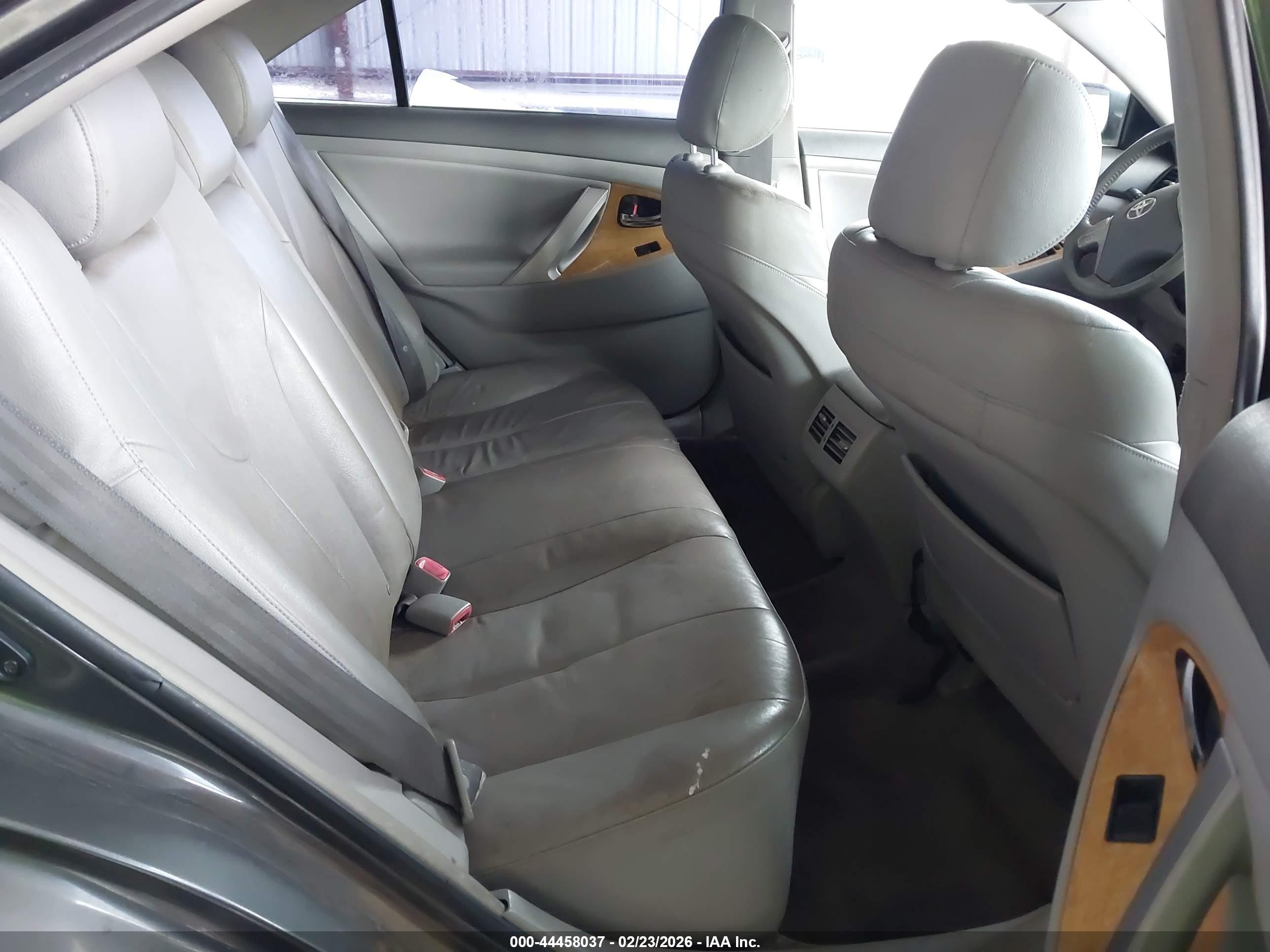 TOYOTA CAMRY image 8