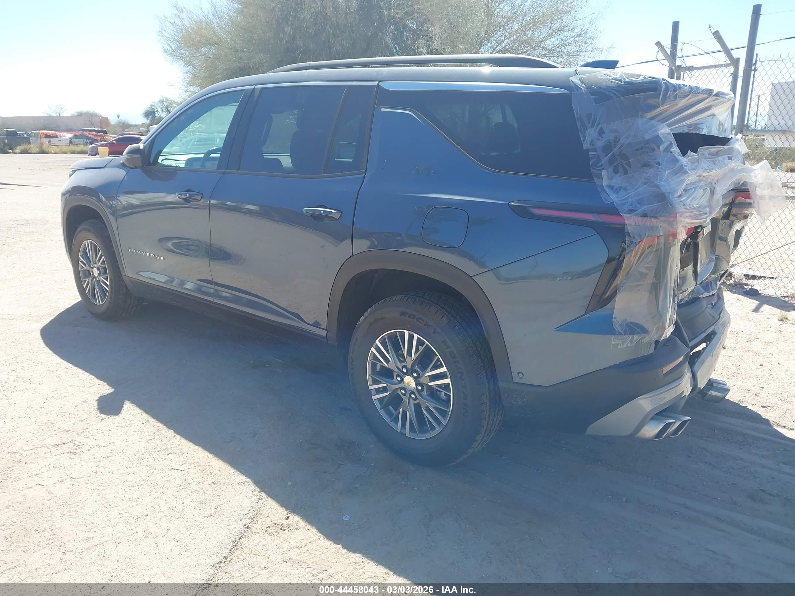 CHEVROLET TRAVERSE image 3