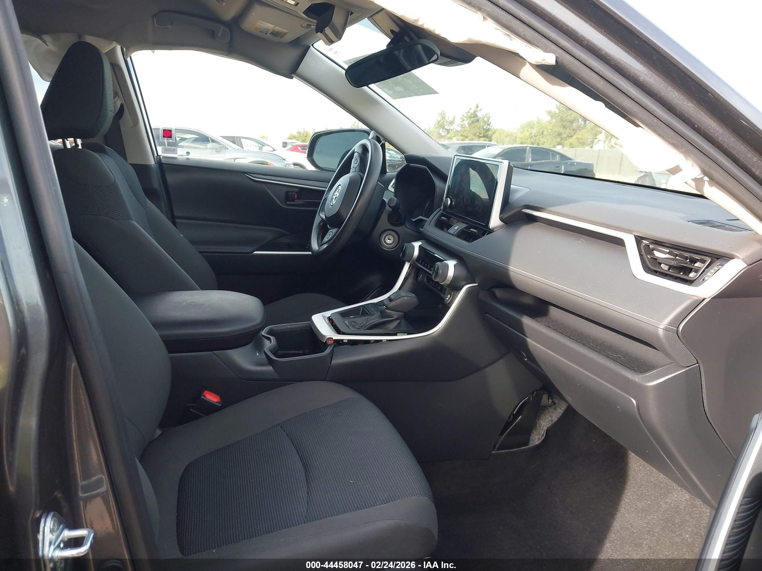 TOYOTA RAV4 image 5