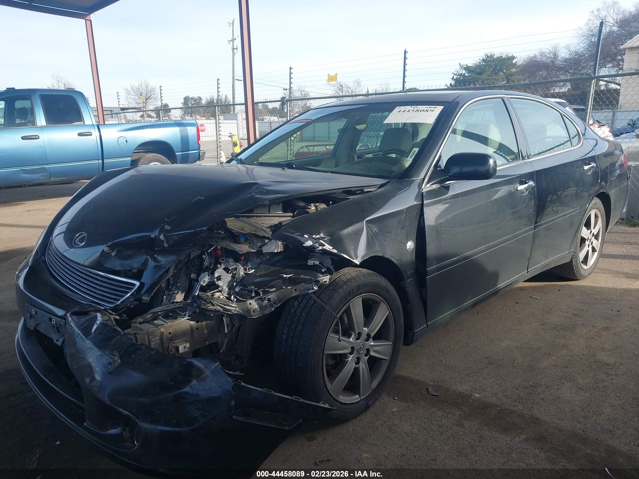 LEXUS ES image 2