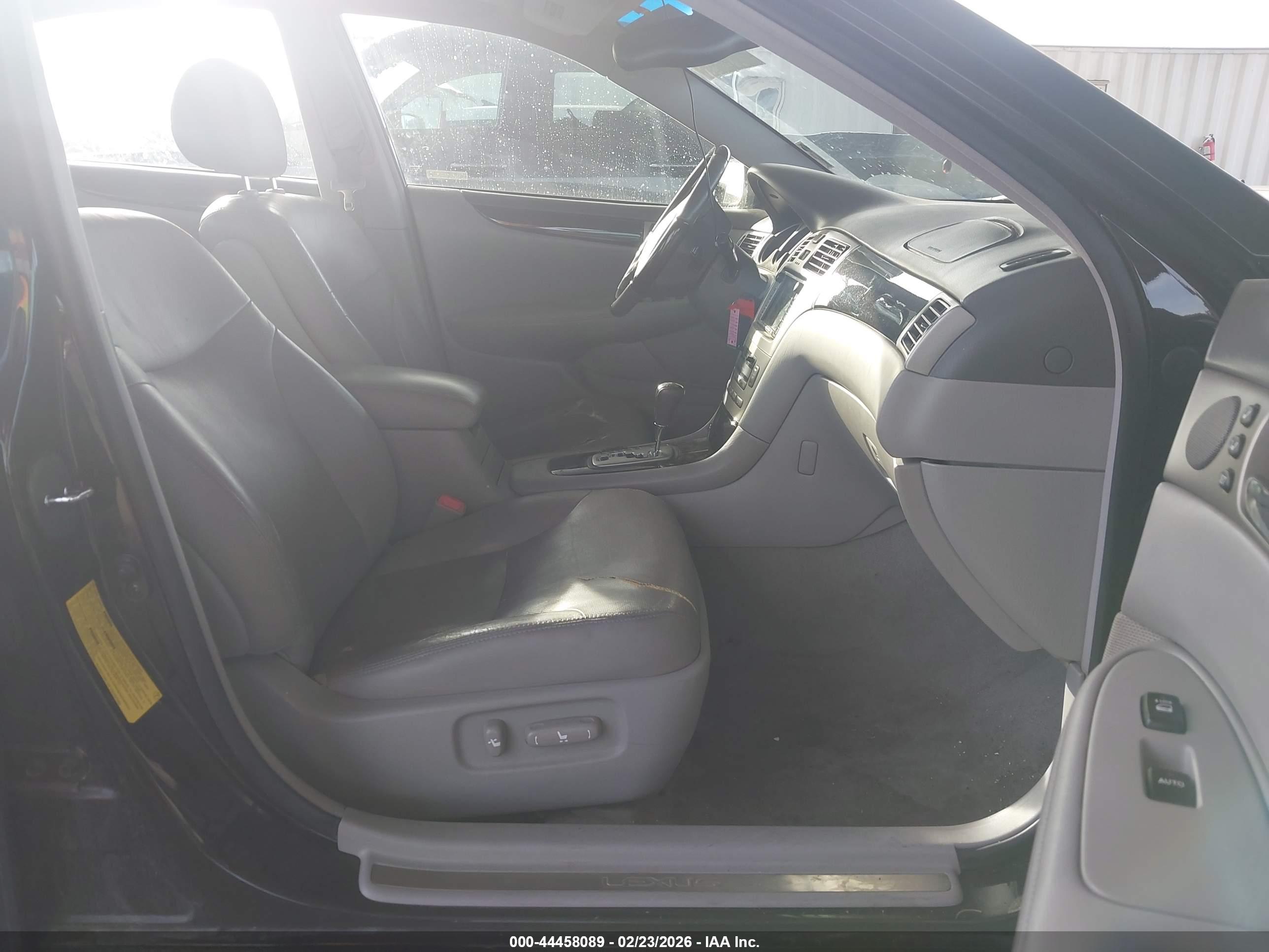 LEXUS ES image 5
