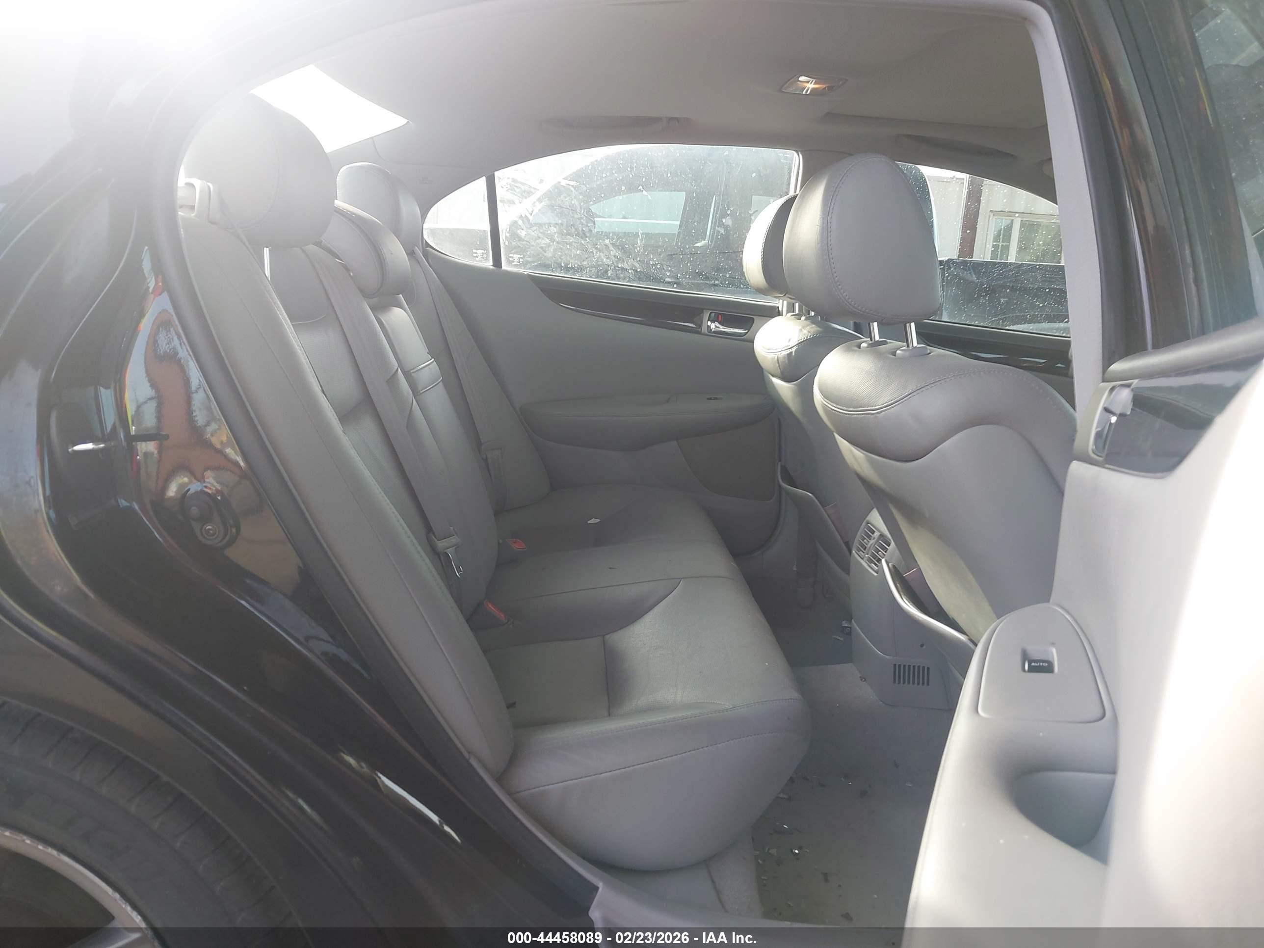 LEXUS ES image 8