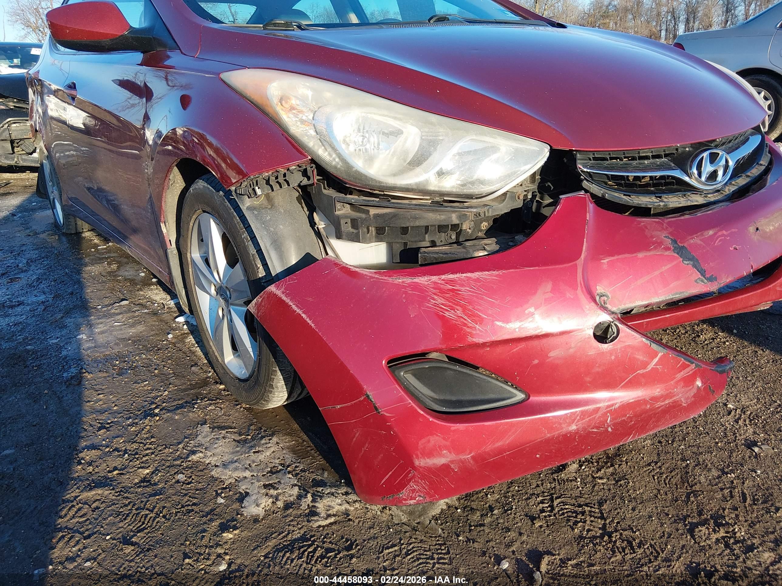 HYUNDAI ELANTRA image 6
