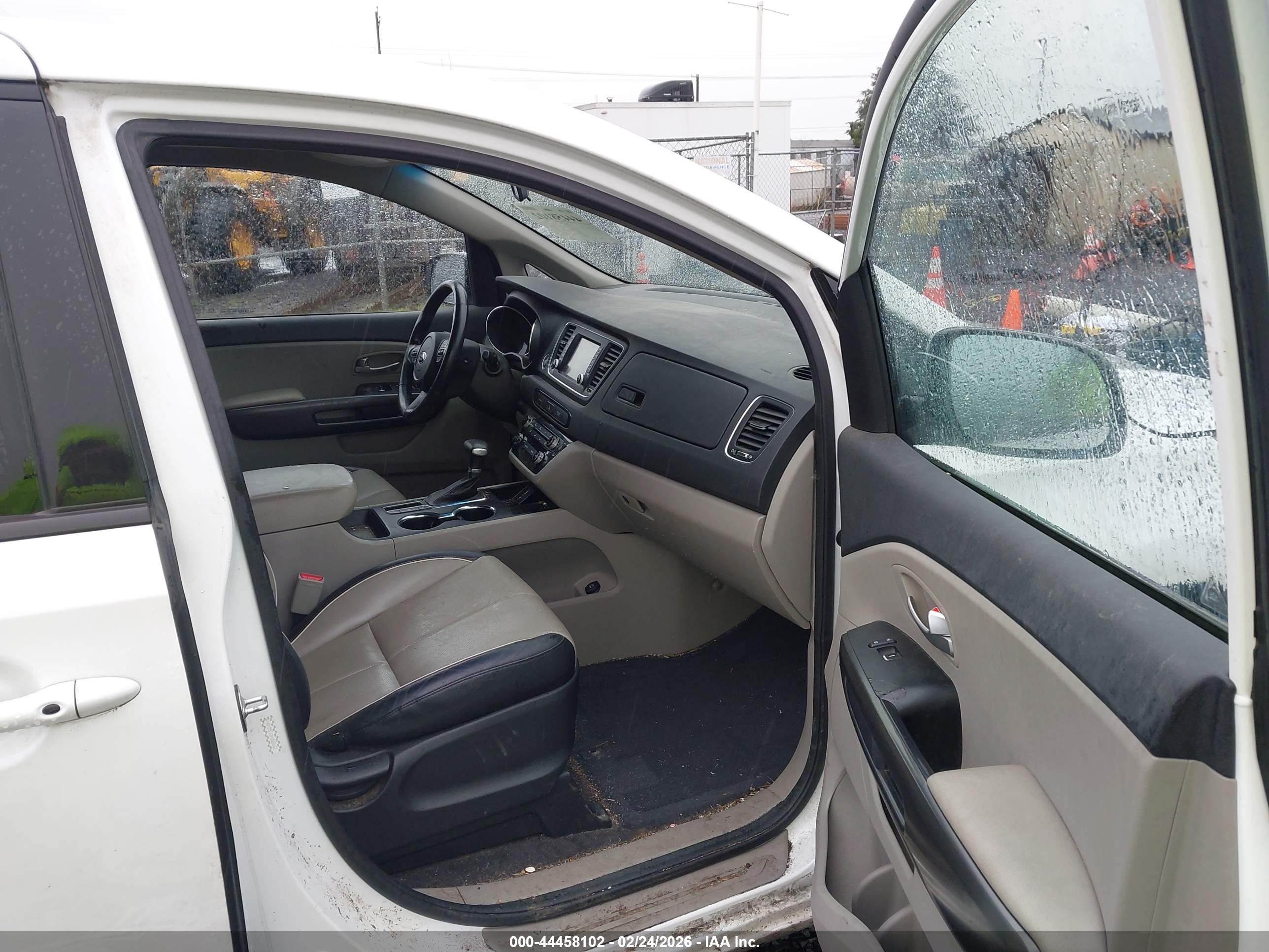 KIA SEDONA image 5