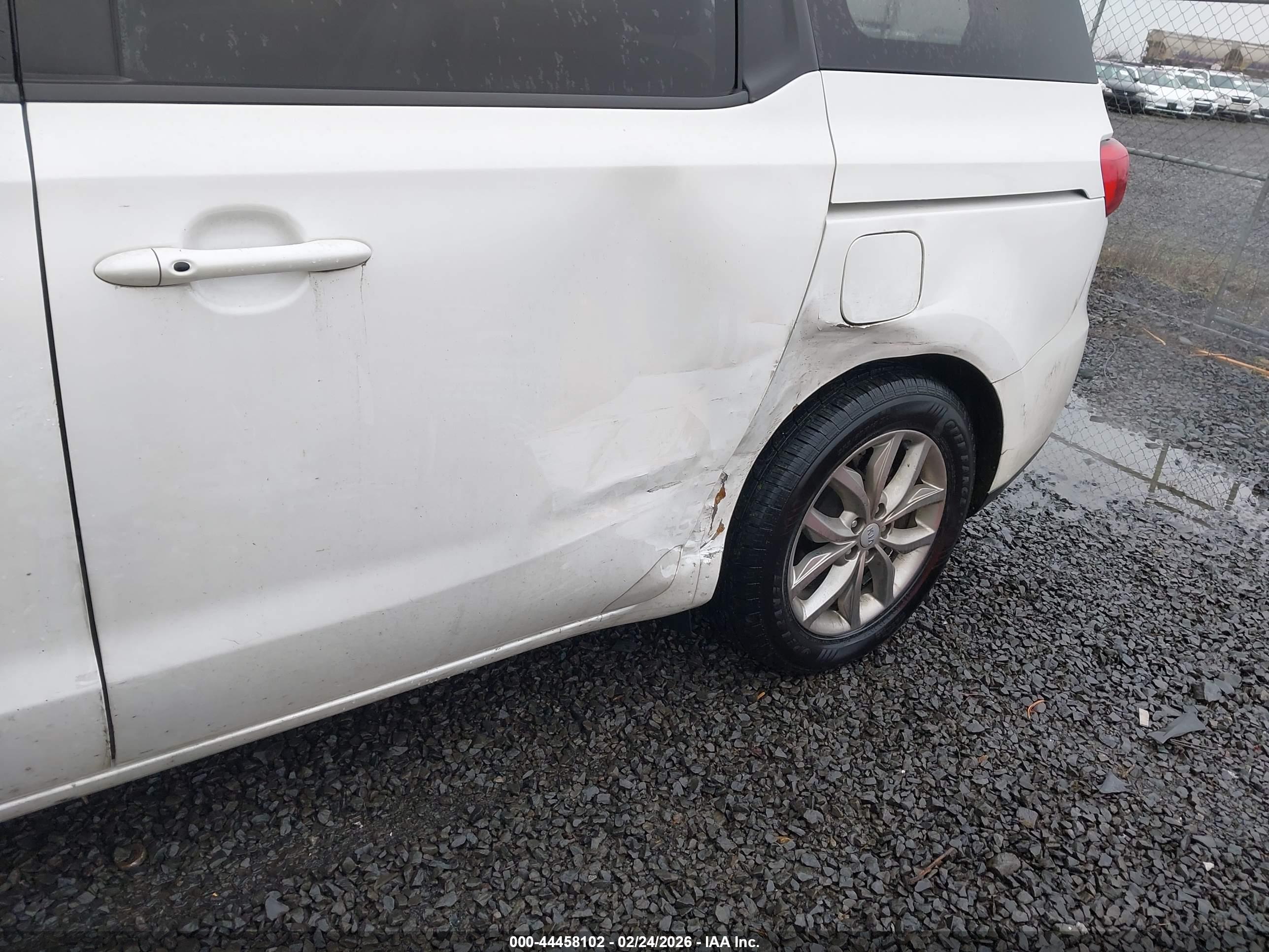KIA SEDONA image 6