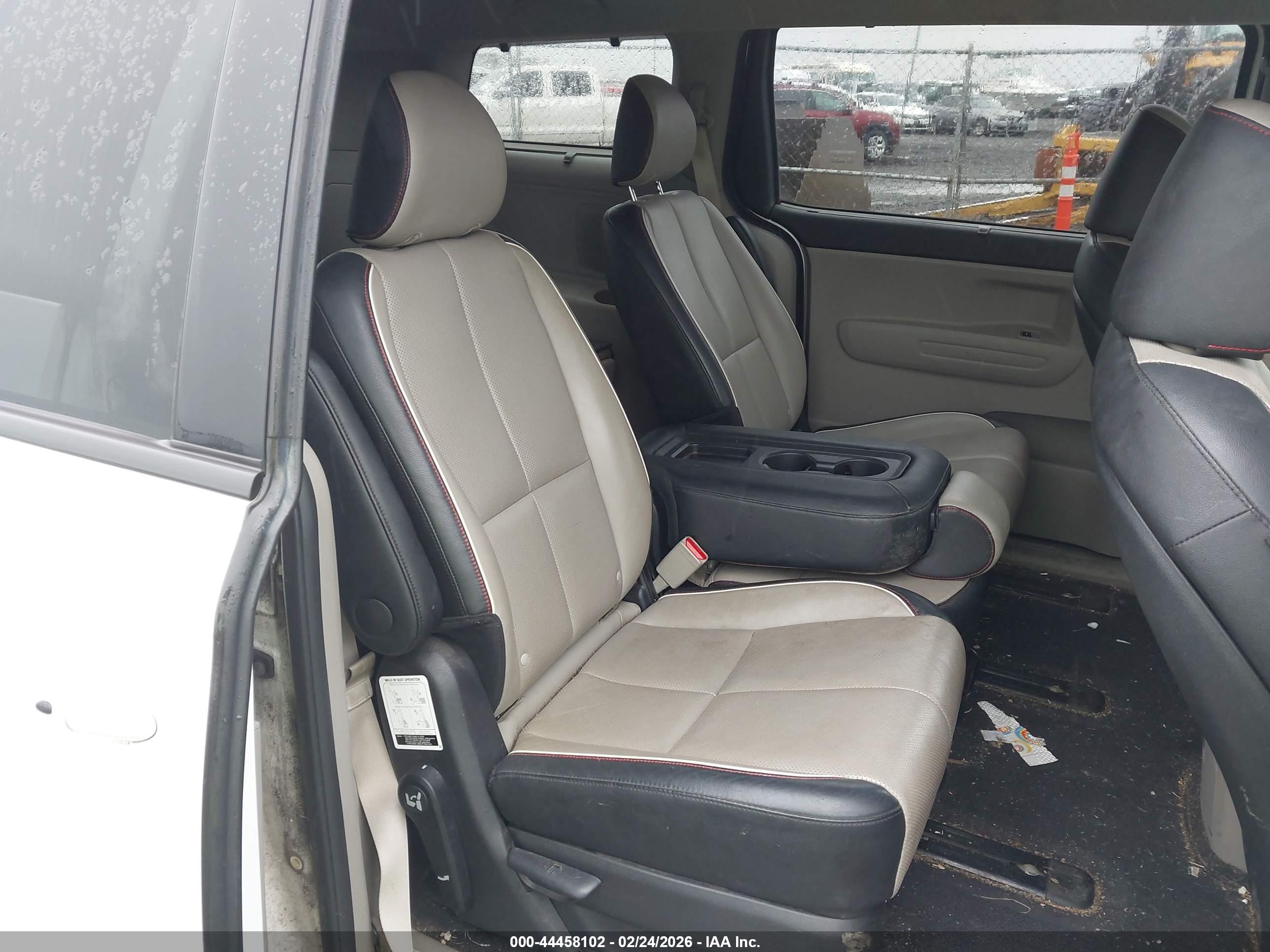KIA SEDONA image 8