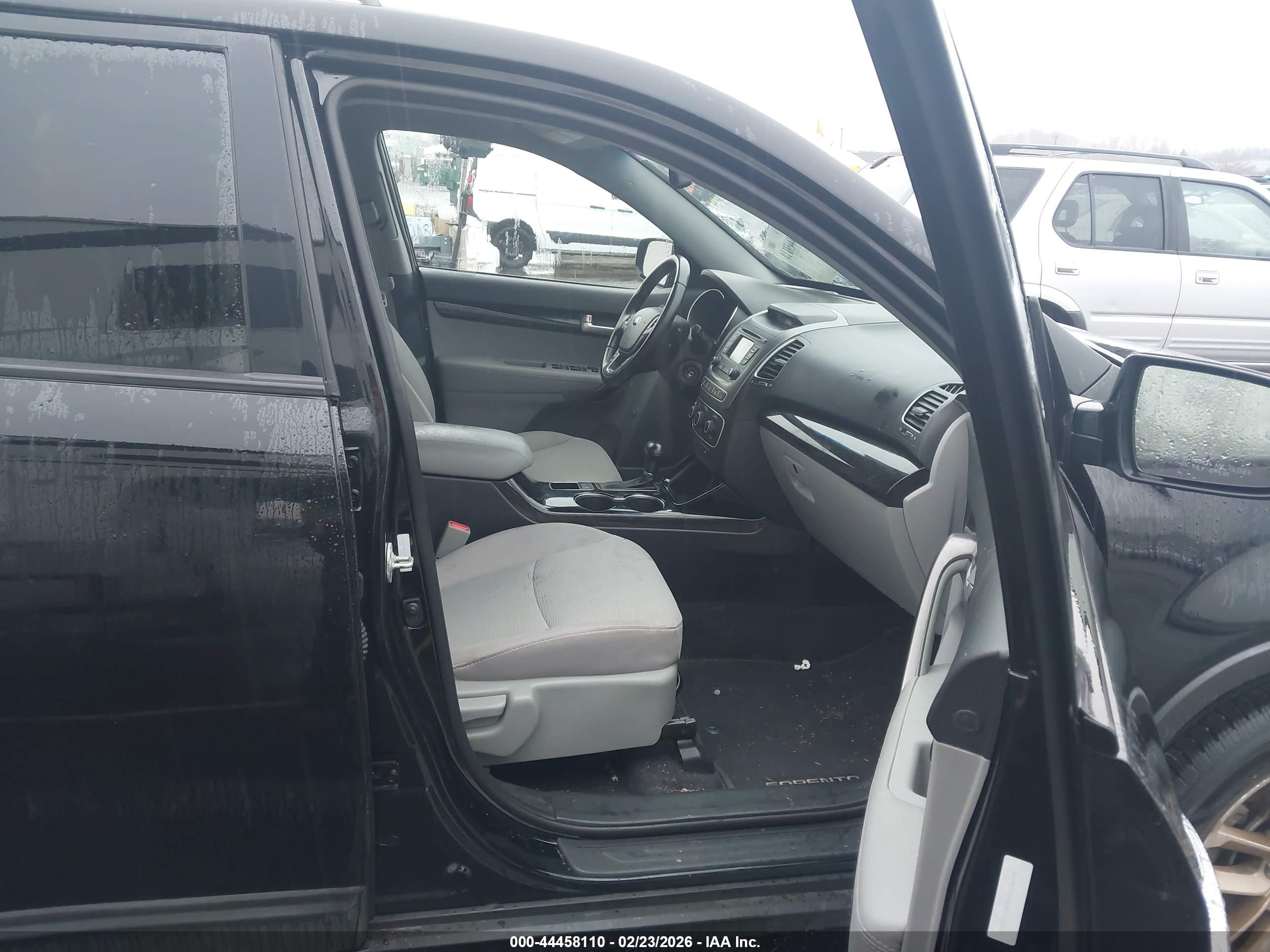KIA SORENTO image 5