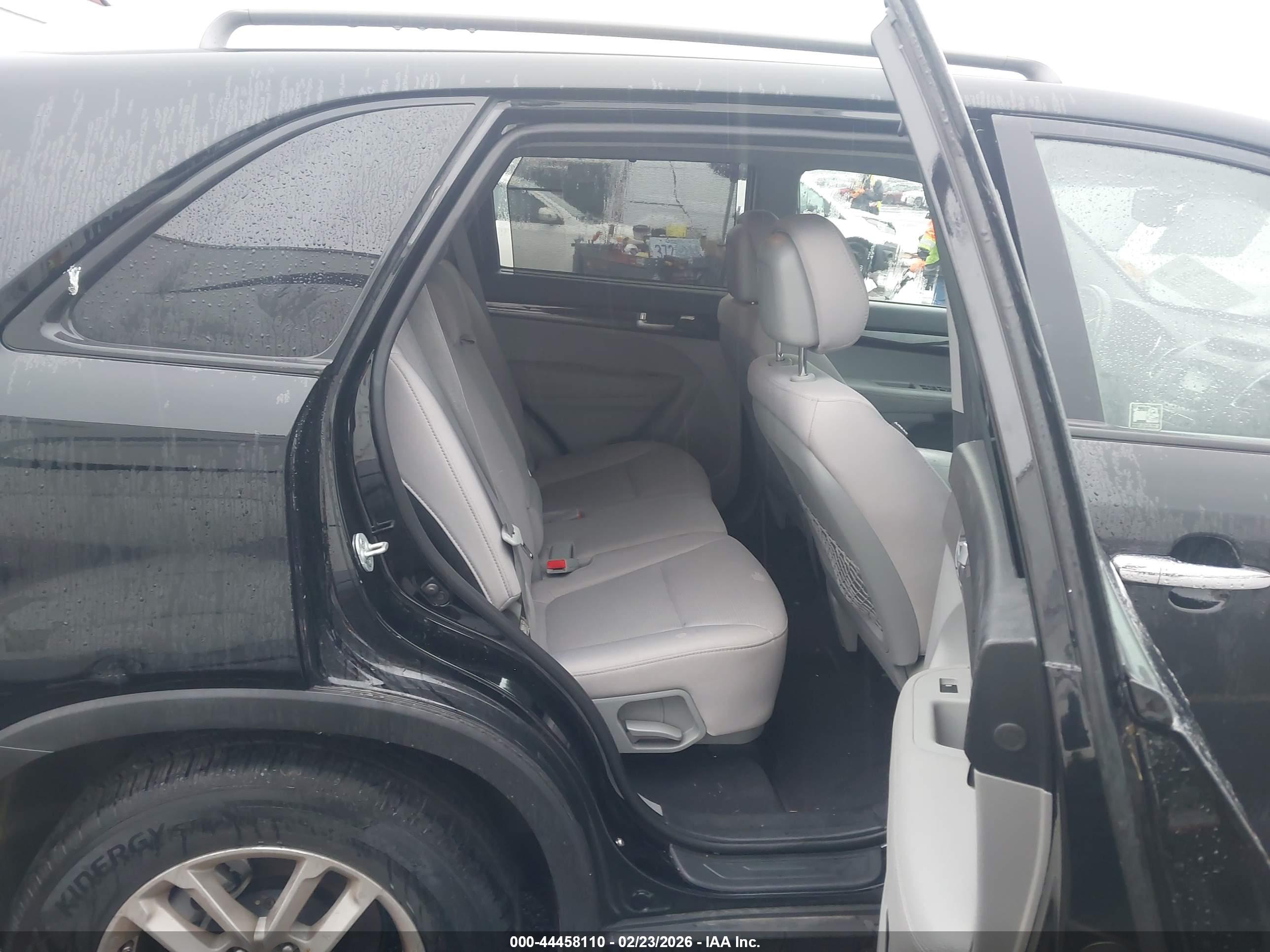 KIA SORENTO image 8