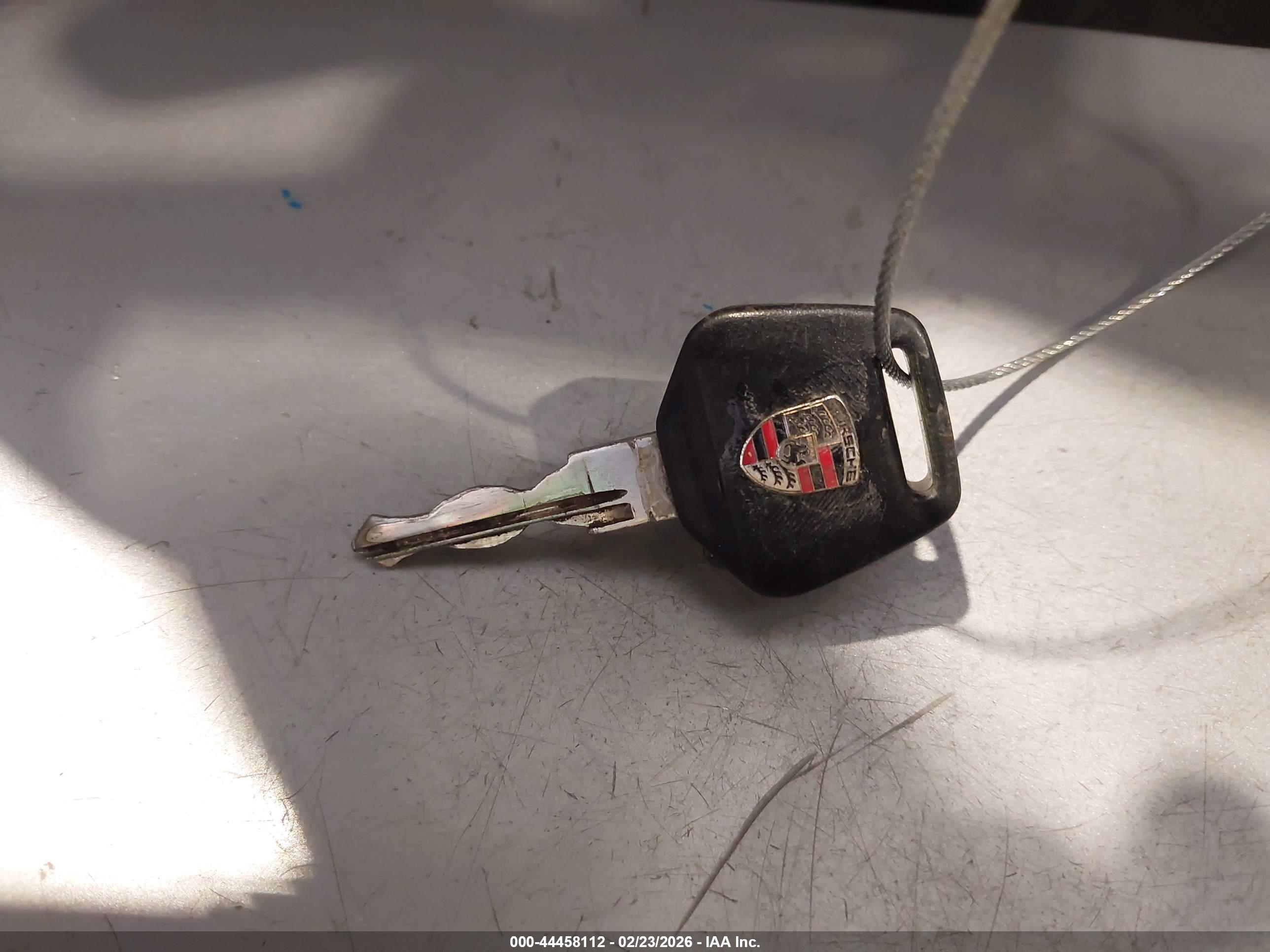 PORSCHE 944 image 11