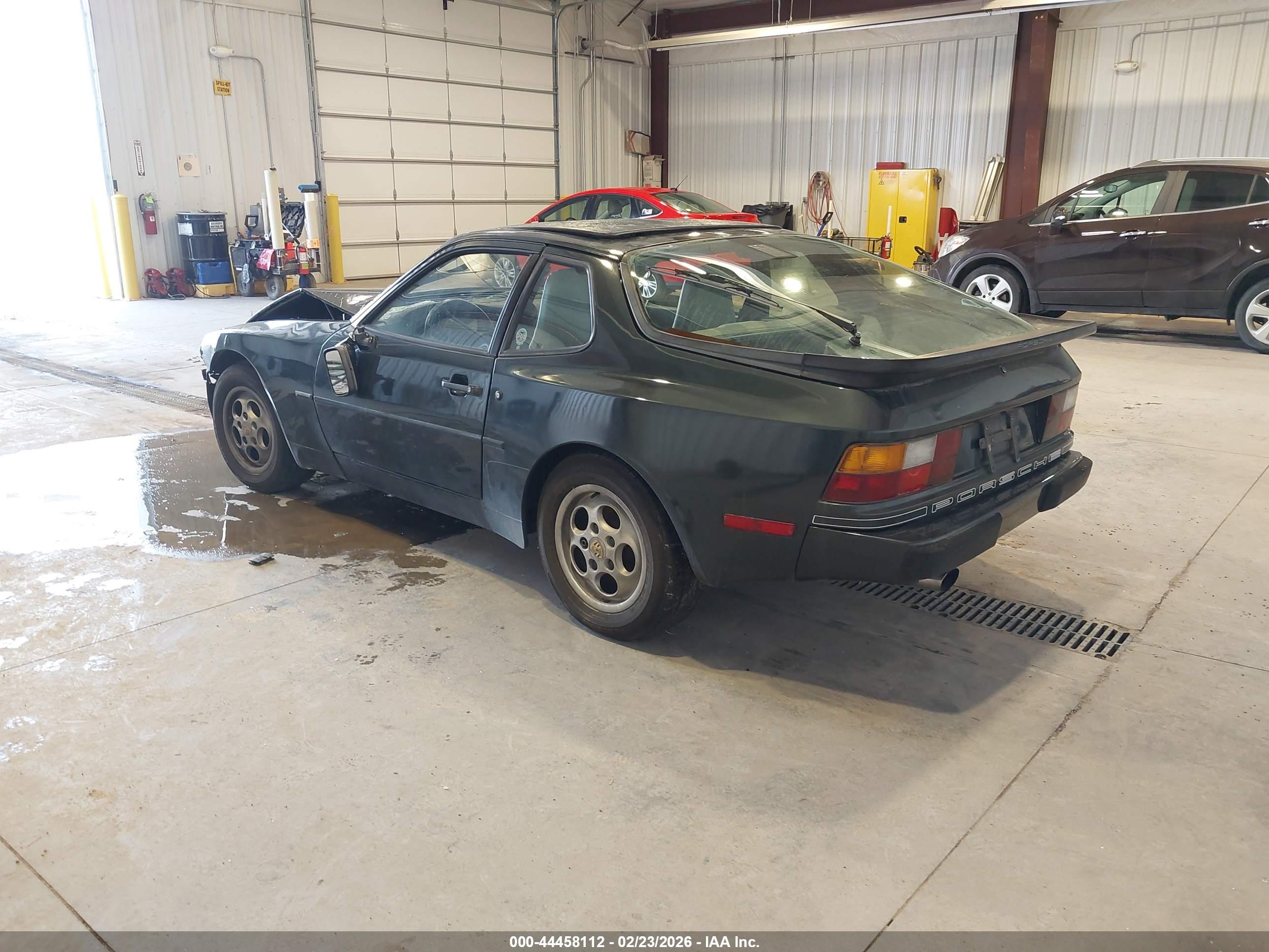 PORSCHE 944 image 3