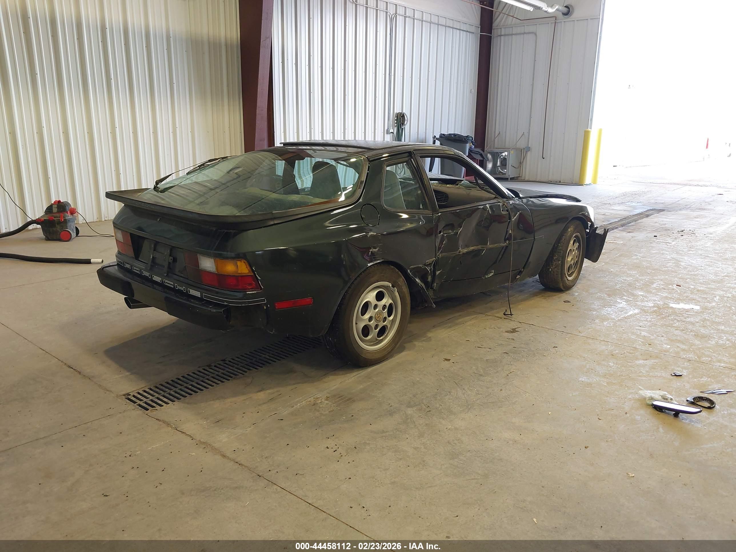 PORSCHE 944 image 4
