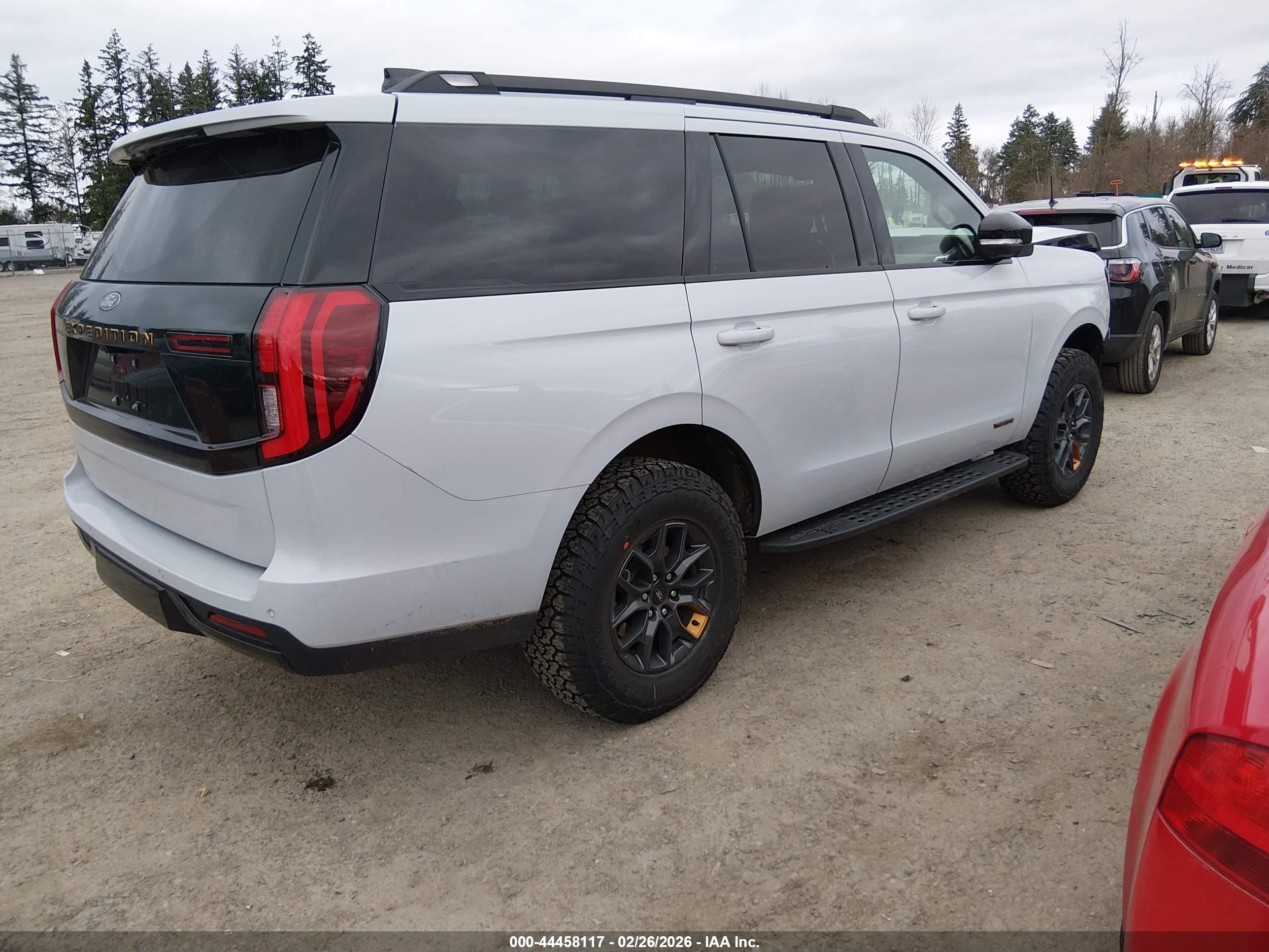 FORD EXPEDITION image 4