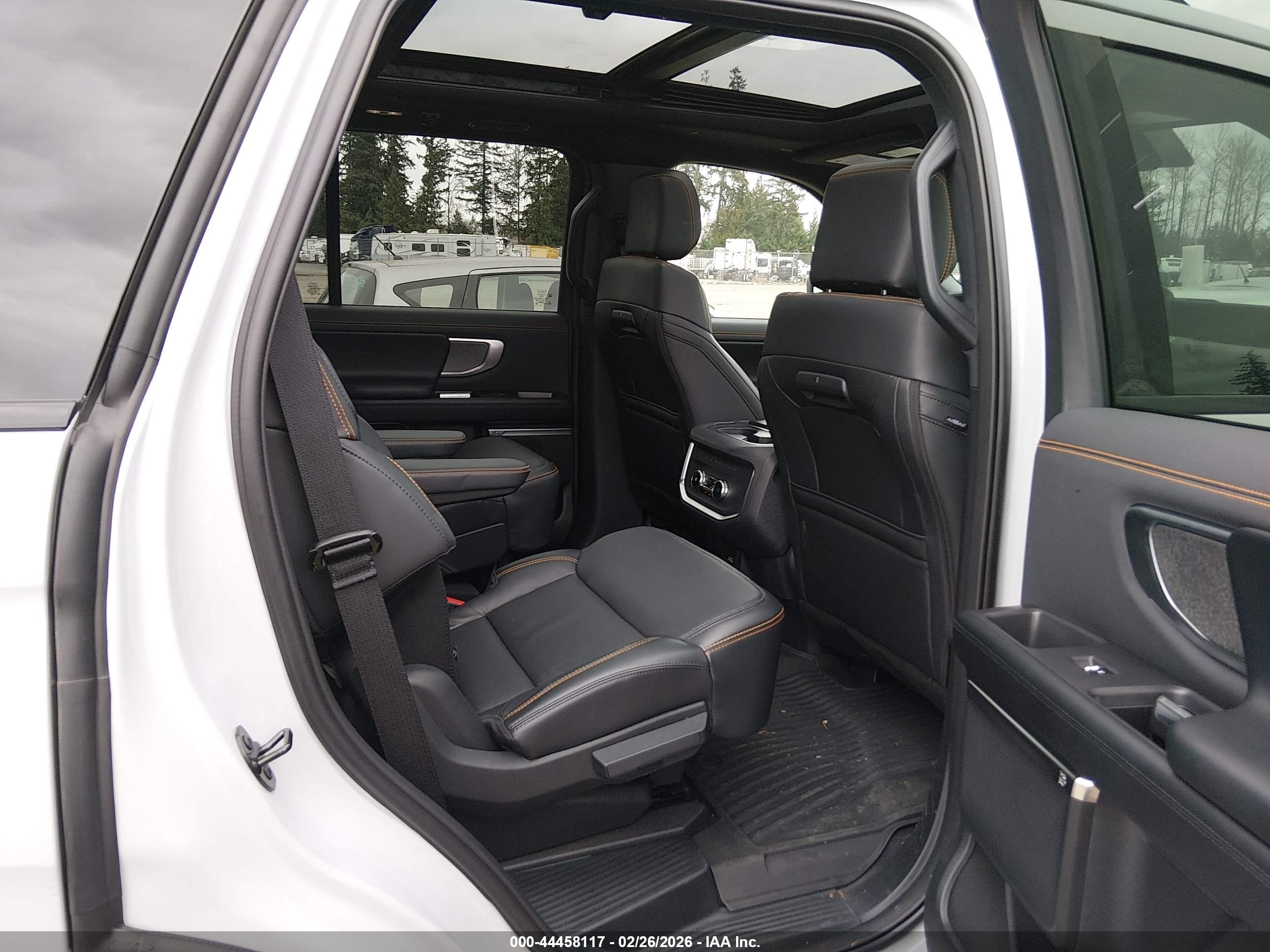 FORD EXPEDITION image 8
