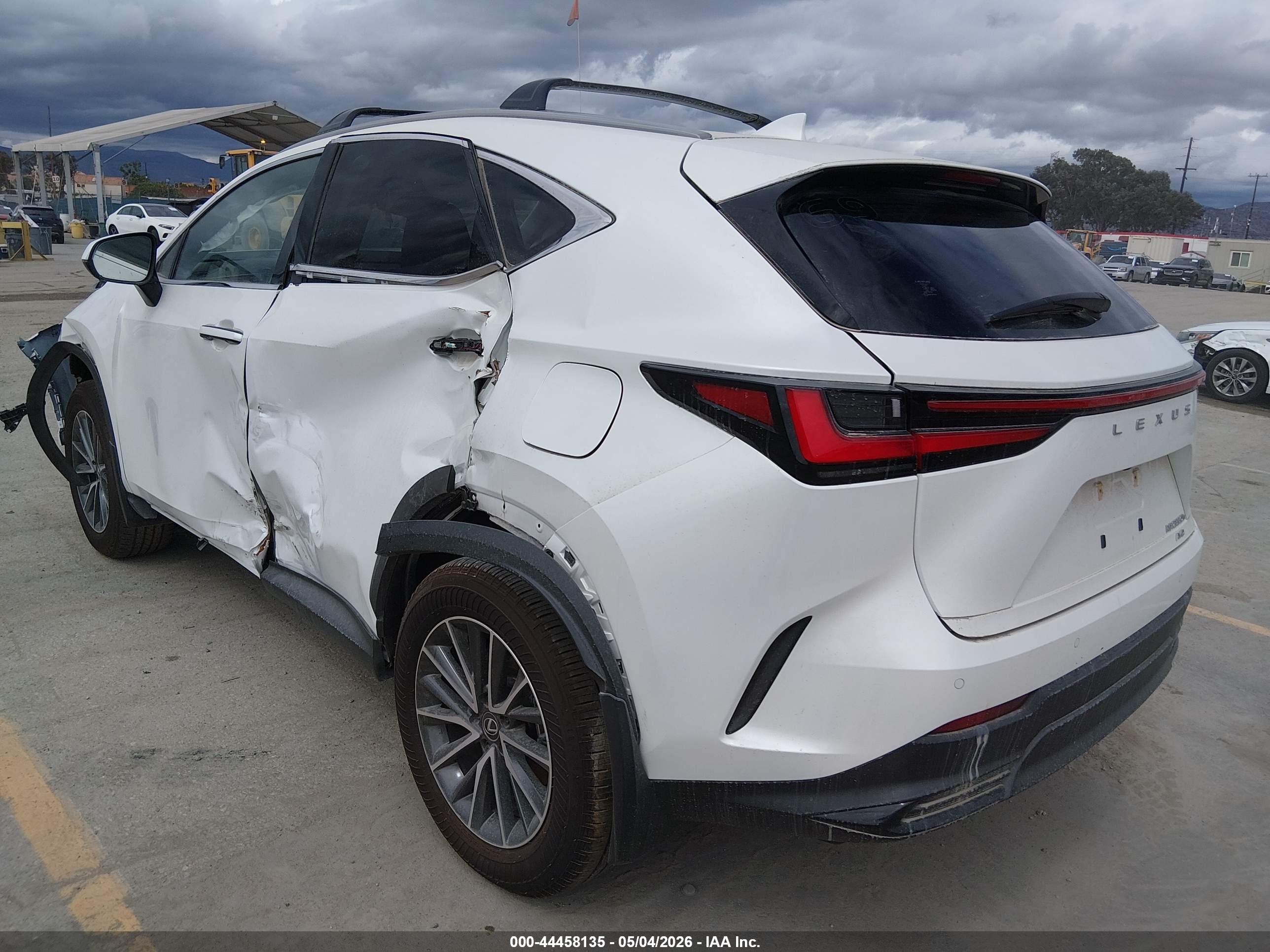LEXUS NX image 3