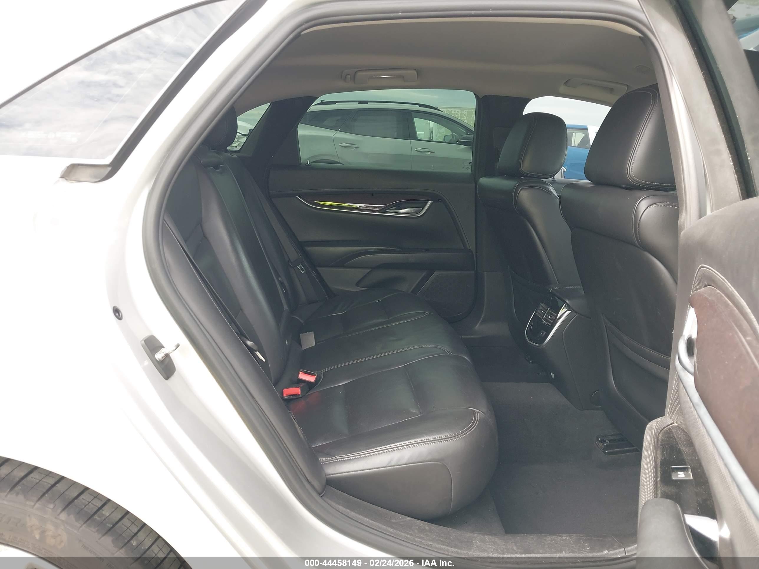 CADILLAC XTS image 8