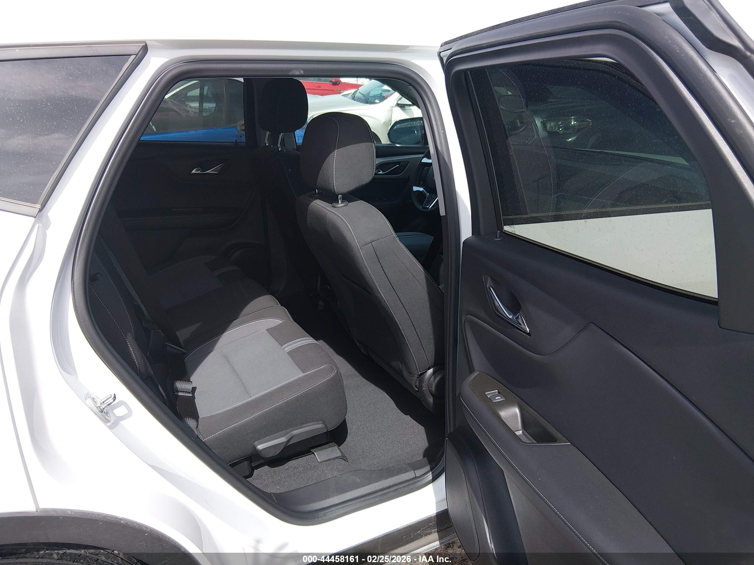 CHEVROLET BLAZER image 8